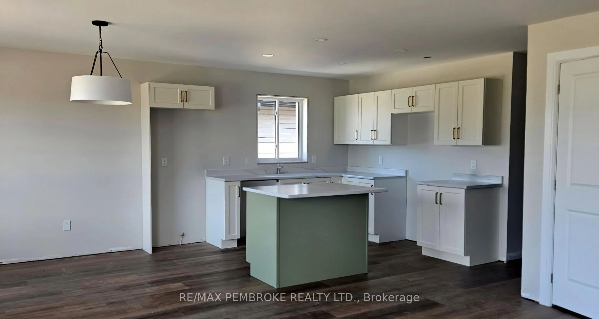 Photo 10 of 32 Jade Avenue, Petawawa, Petawawa — HOMEH