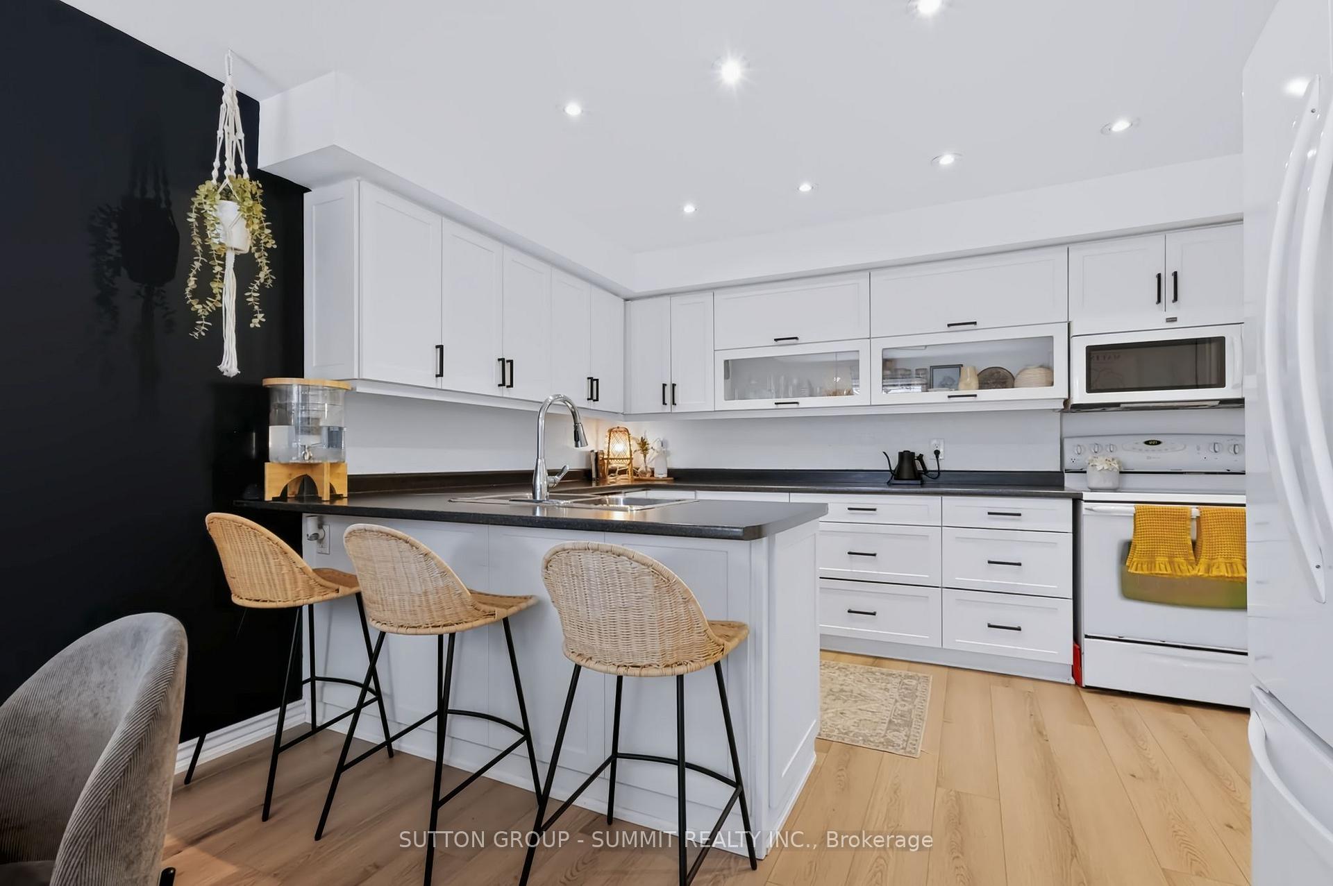 Photo 2 of Unit 16, 4018 Longmoor Drive, Burlington, Shoreacres — HOMEH