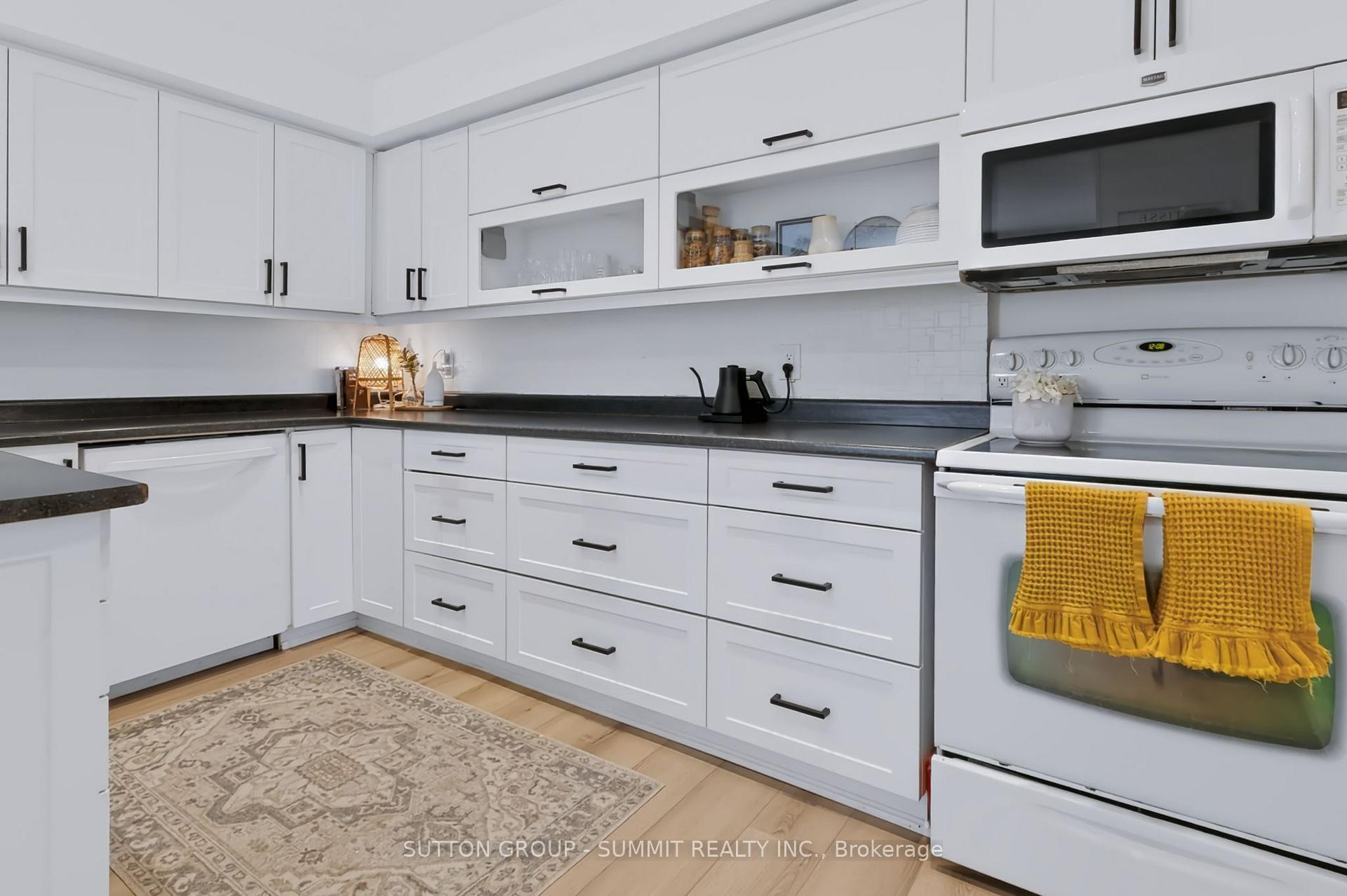 Photo 3 of Unit 16, 4018 Longmoor Drive, Burlington, Shoreacres — HOMEH