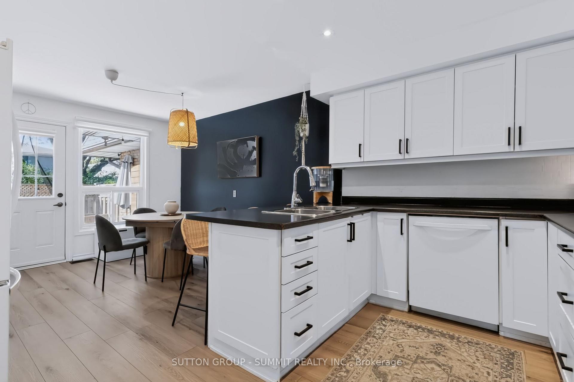 Photo 4 of Unit 16, 4018 Longmoor Drive, Burlington, Shoreacres — HOMEH