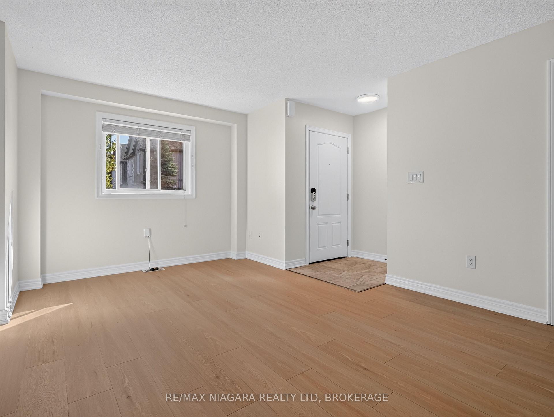 Photo 7 of Unit 37, 6118 Kelsey Crescent, Niagara Falls, Forestview — HOMEH