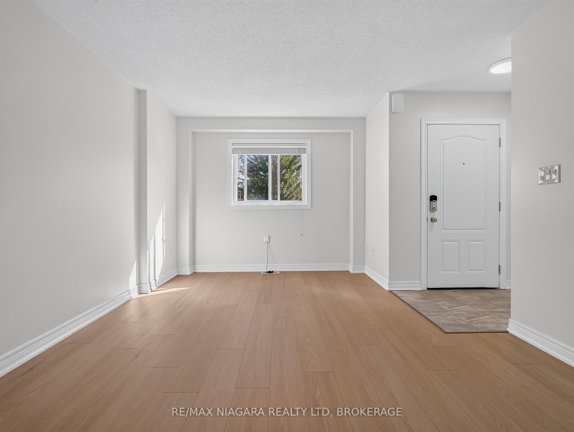 Photo 8 of Unit 37, 6118 Kelsey Crescent, Niagara Falls, Forestview — HOMEH