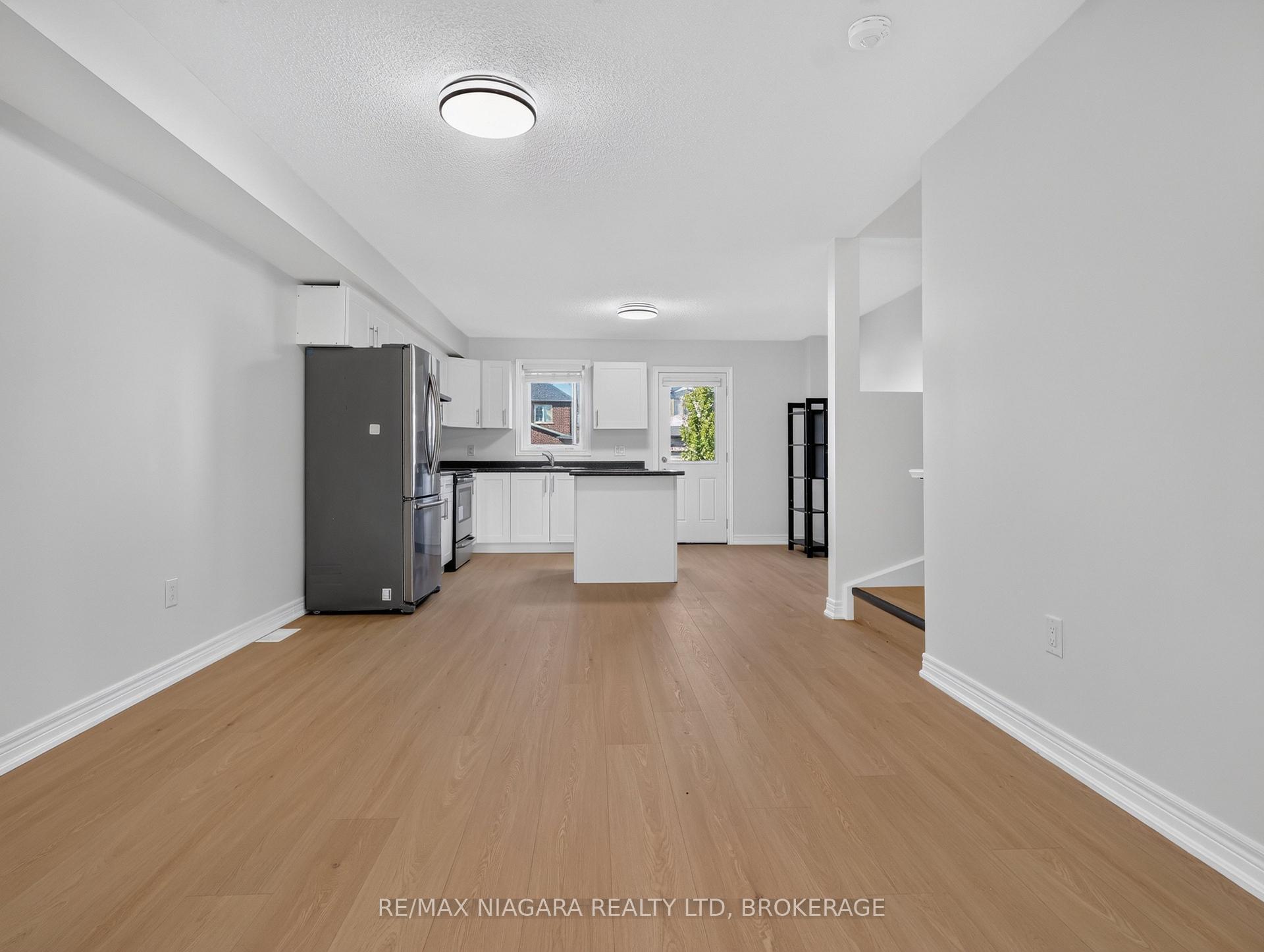 Photo 9 of Unit 37, 6118 Kelsey Crescent, Niagara Falls, Forestview — HOMEH