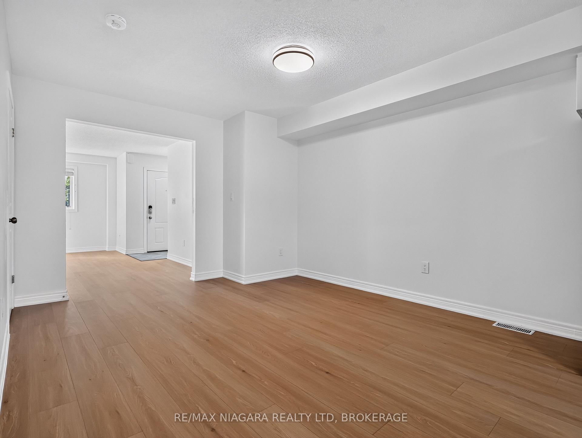 Photo 10 of Unit 37, 6118 Kelsey Crescent, Niagara Falls, Forestview — HOMEH
