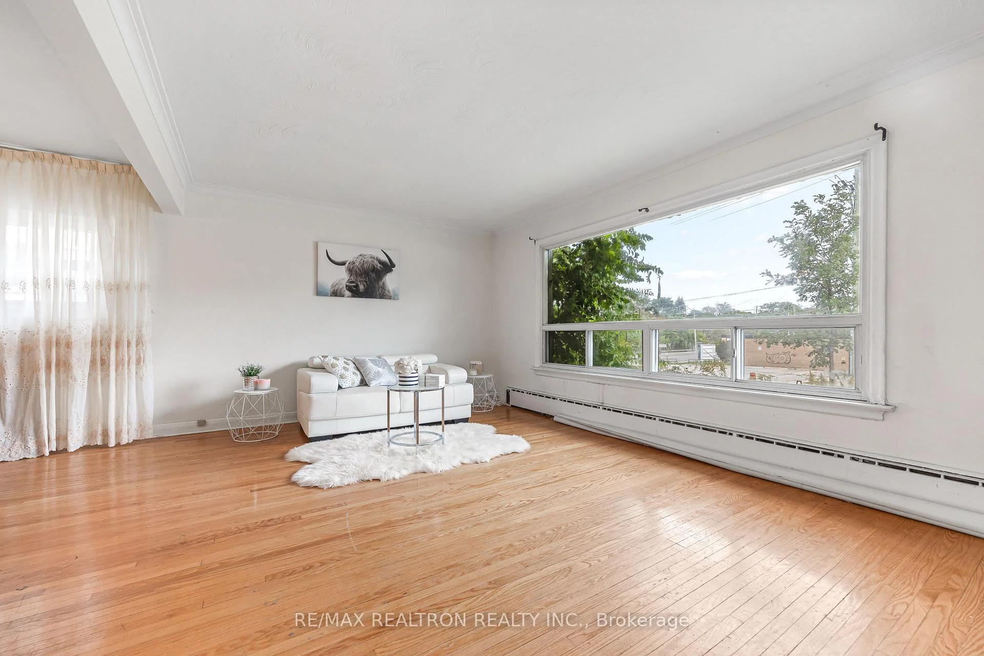 Photo 4 of 68 Elfreda Boulevard, Scarborough, Clairlea-Birchmount — HOMEH