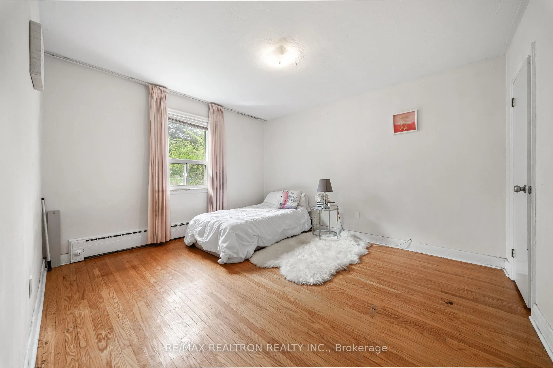 Photo 14 of 68 Elfreda Boulevard, Scarborough, Clairlea-Birchmount — HOMEH