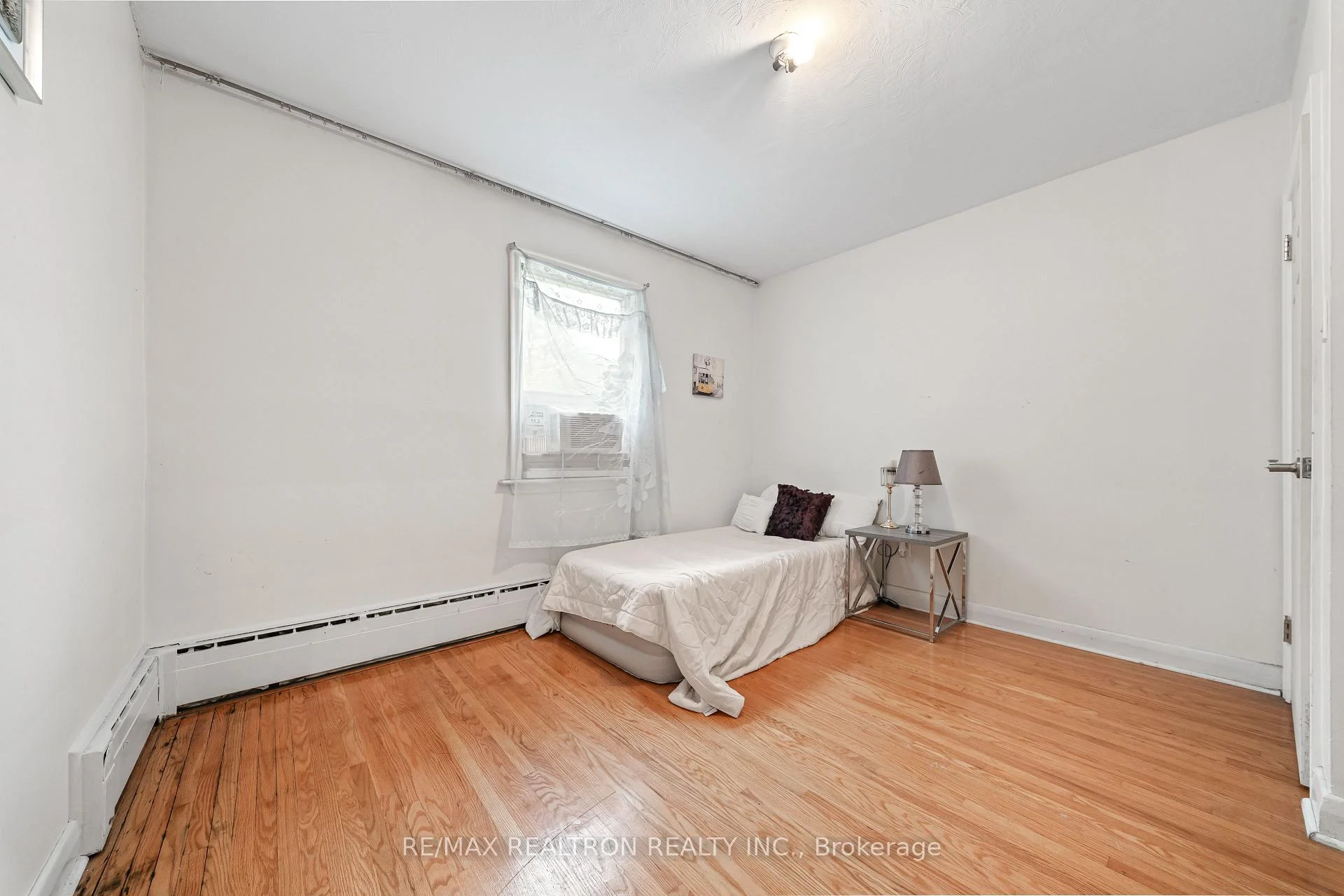 Photo 19 of 68 Elfreda Boulevard, Scarborough, Clairlea-Birchmount — HOMEH
