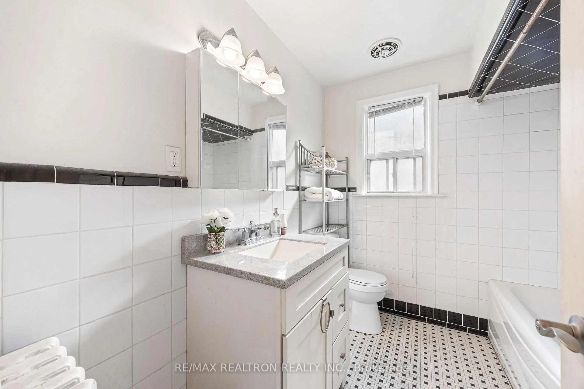 Photo 26 of 68 Elfreda Boulevard, Scarborough, Clairlea-Birchmount — HOMEH