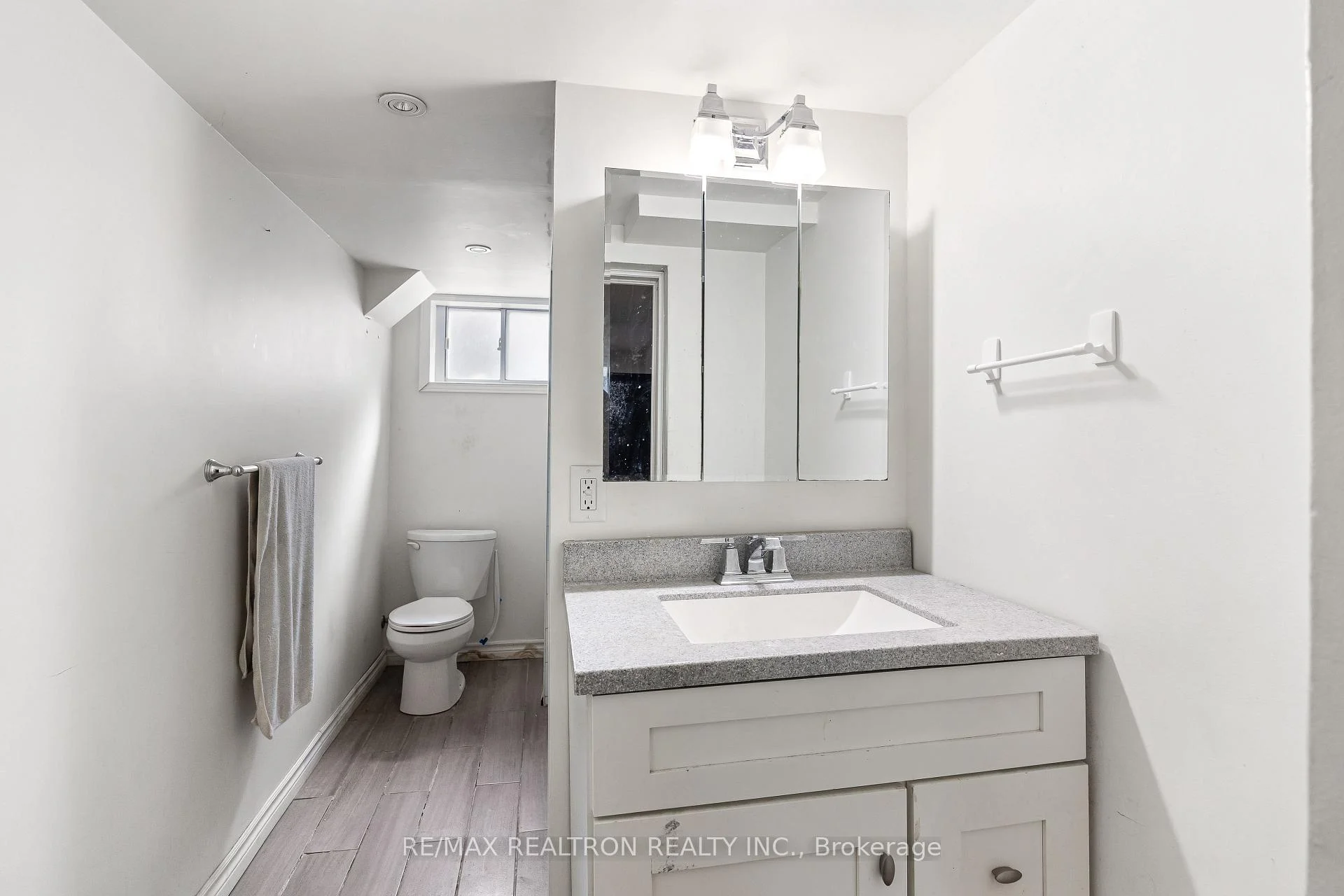 Photo 35 of 68 Elfreda Boulevard, Scarborough, Clairlea-Birchmount — HOMEH