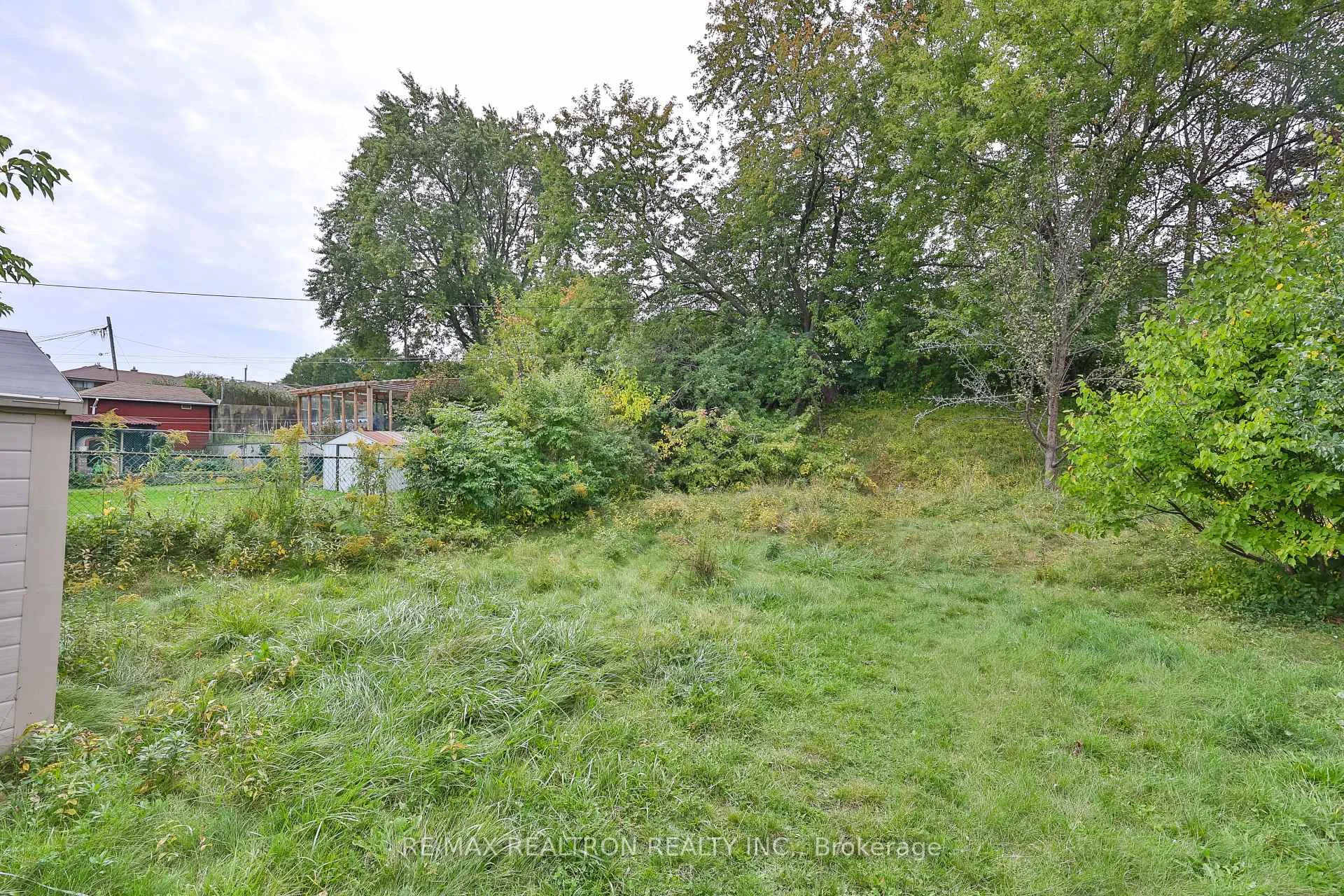 Photo 41 of 68 Elfreda Boulevard, Scarborough, Clairlea-Birchmount — HOMEH