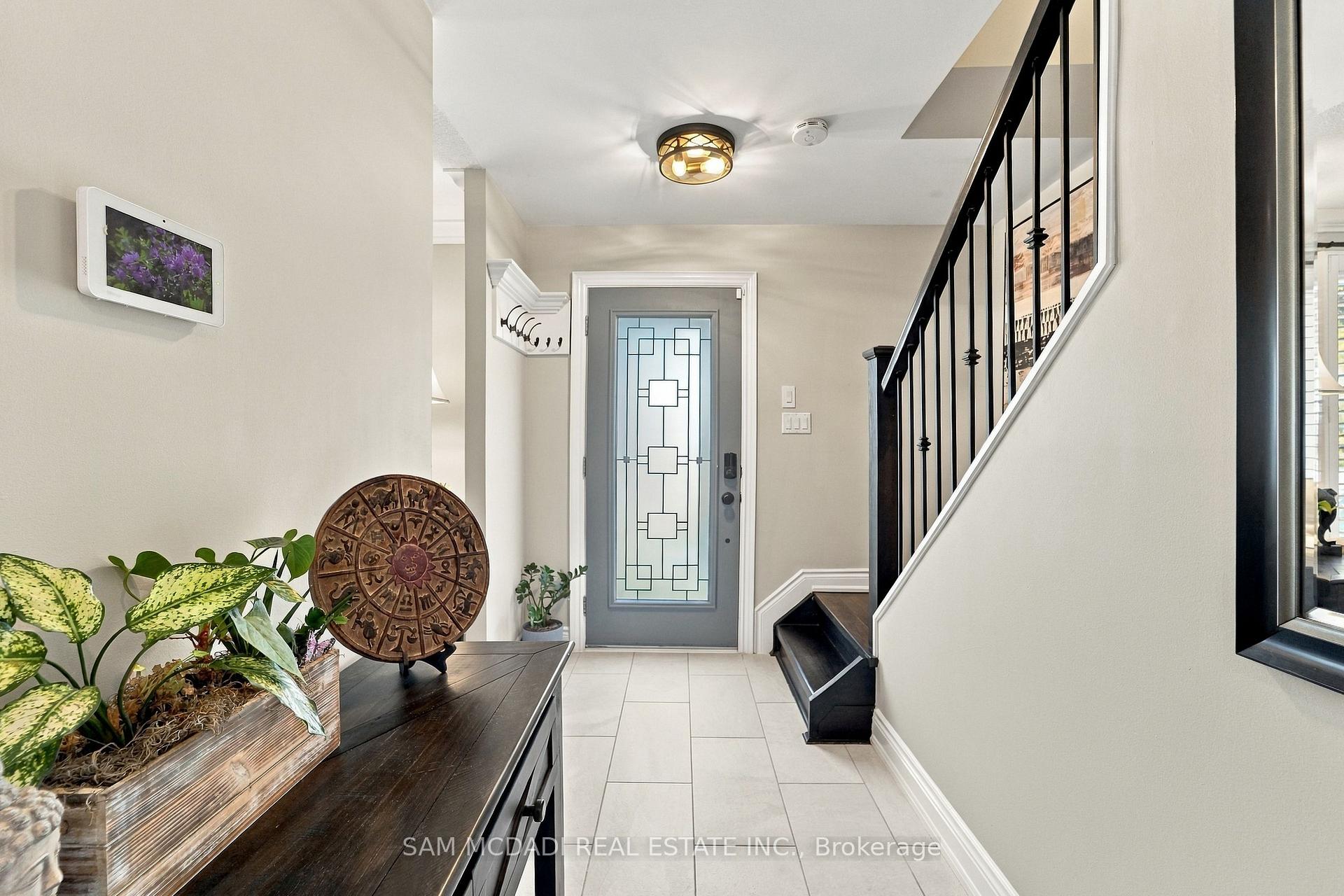 Photo 2 of 22 Bywood Crescent, Hamilton, Stoney Creek Mountain — HOMEH