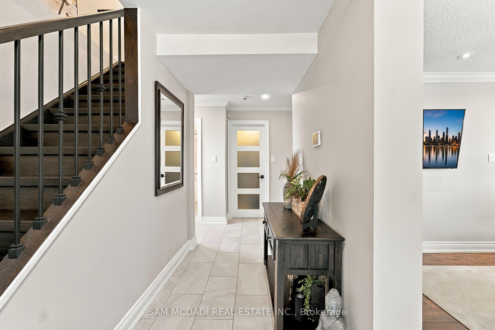 Photo 4 of 22 Bywood Crescent, Hamilton, Stoney Creek Mountain — HOMEH