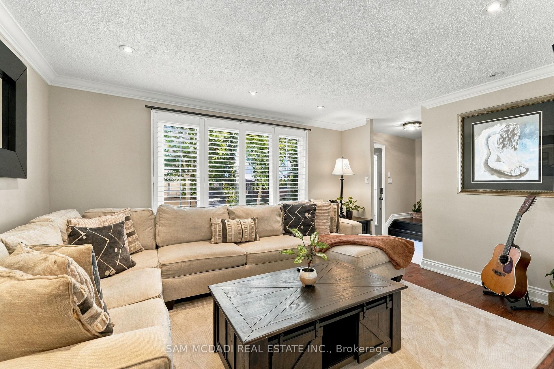 Photo 6 of 22 Bywood Crescent, Hamilton, Stoney Creek Mountain — HOMEH