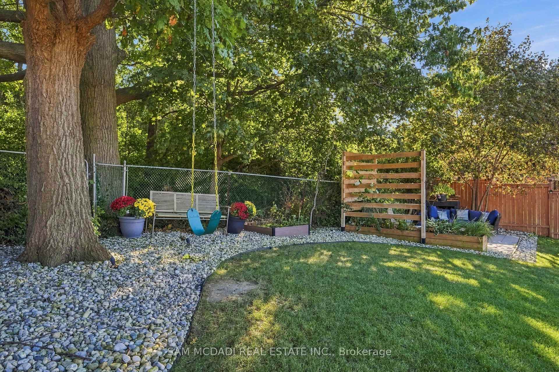 Photo 46 of 22 Bywood Crescent, Hamilton, Stoney Creek Mountain — HOMEH