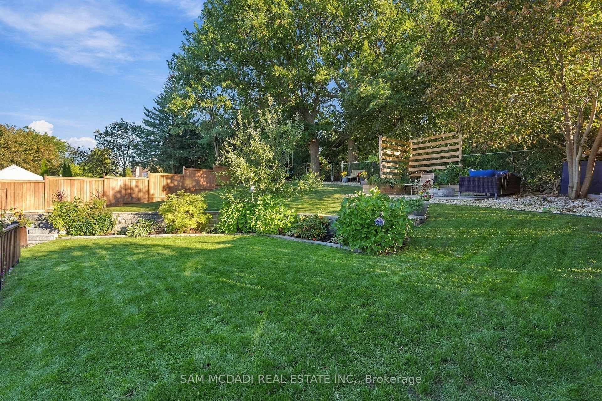 Photo 50 of 22 Bywood Crescent, Hamilton, Stoney Creek Mountain — HOMEH