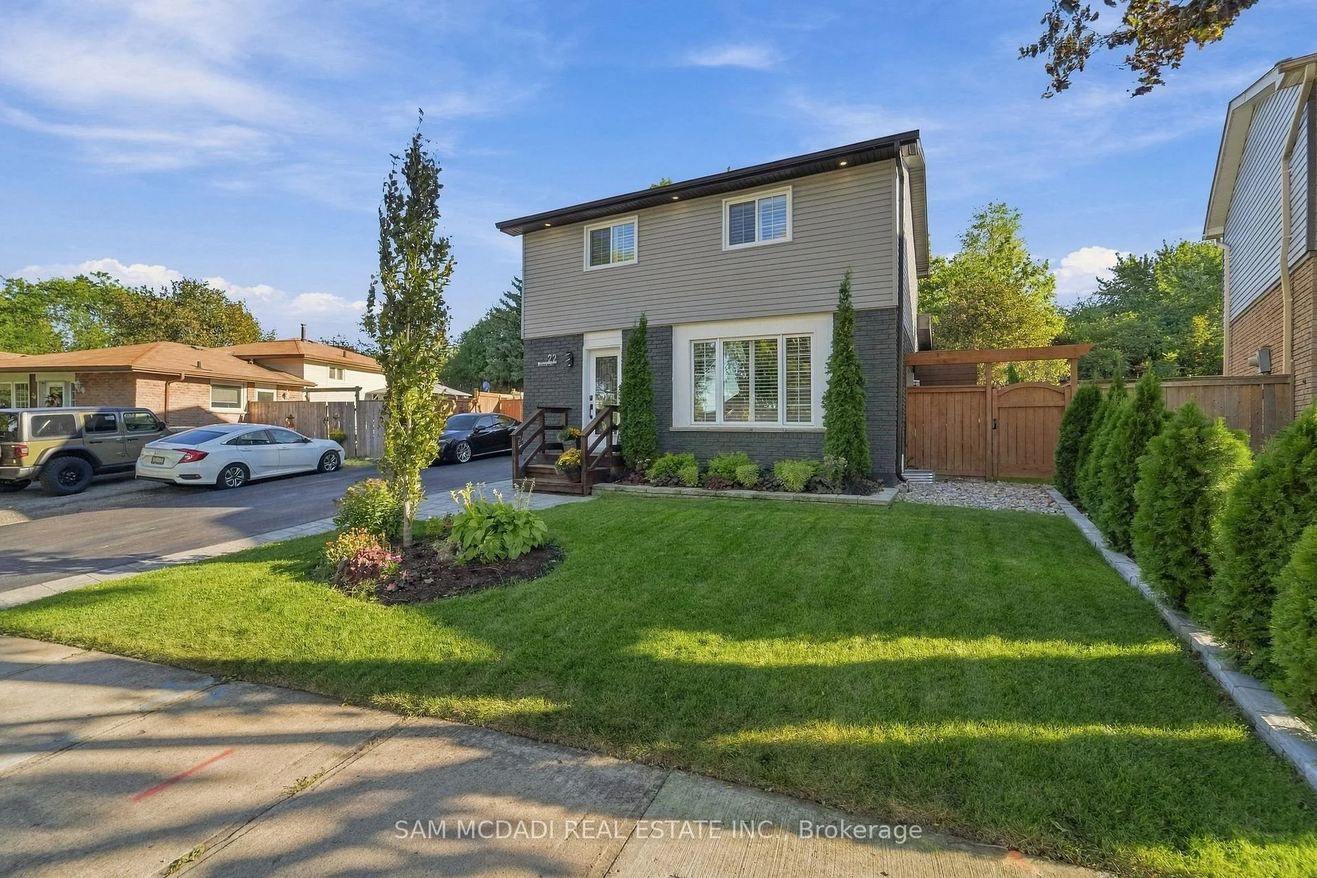 Photo 3 of 22 Bywood Crescent, Hamilton, Stoney Creek Mountain — HOMEH