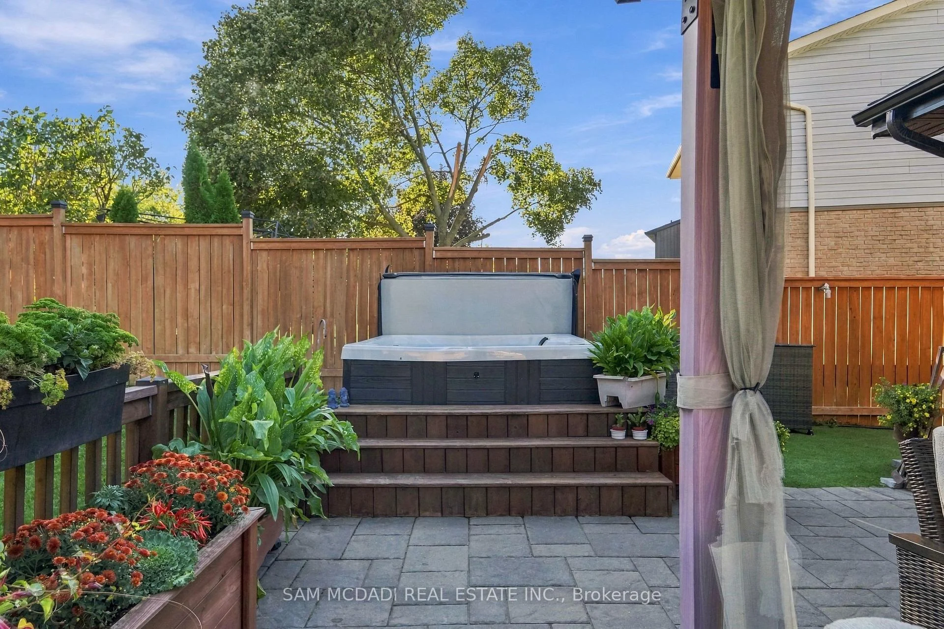 Photo 43 of 22 Bywood Crescent, Hamilton, Stoney Creek Mountain — HOMEH