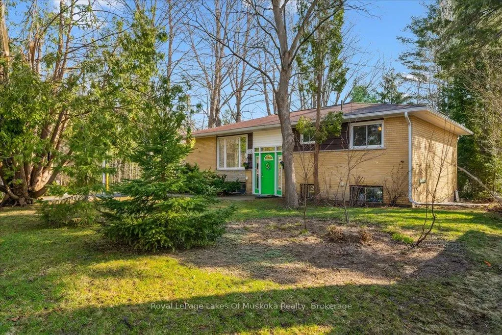 Photo 4 of 152 Ann Street, Bracebridge, Macaulay — HOMEH