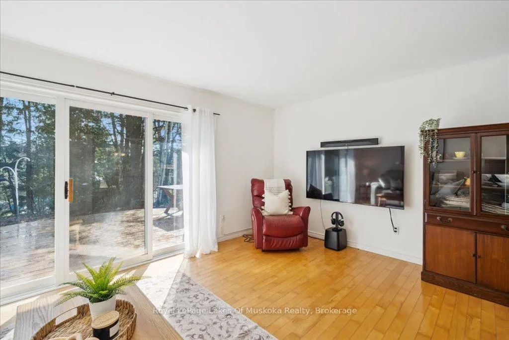 Photo 9 of 152 Ann Street, Bracebridge, Macaulay — HOMEH