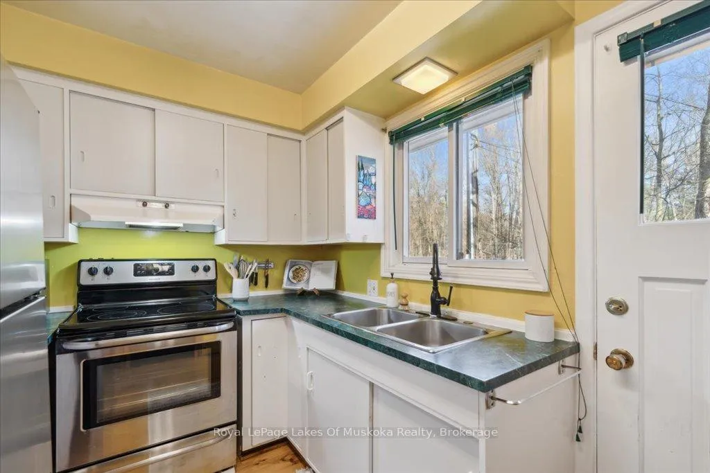 Photo 12 of 152 Ann Street, Bracebridge, Macaulay — HOMEH