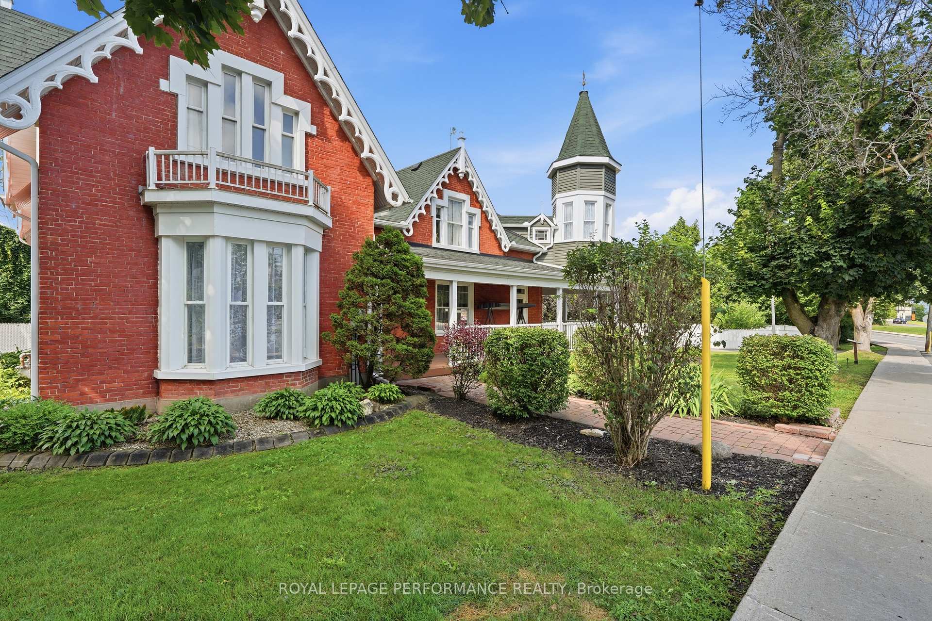 Photo 2 of 8 John Street, Champlain, L'Orignal — HOMEH