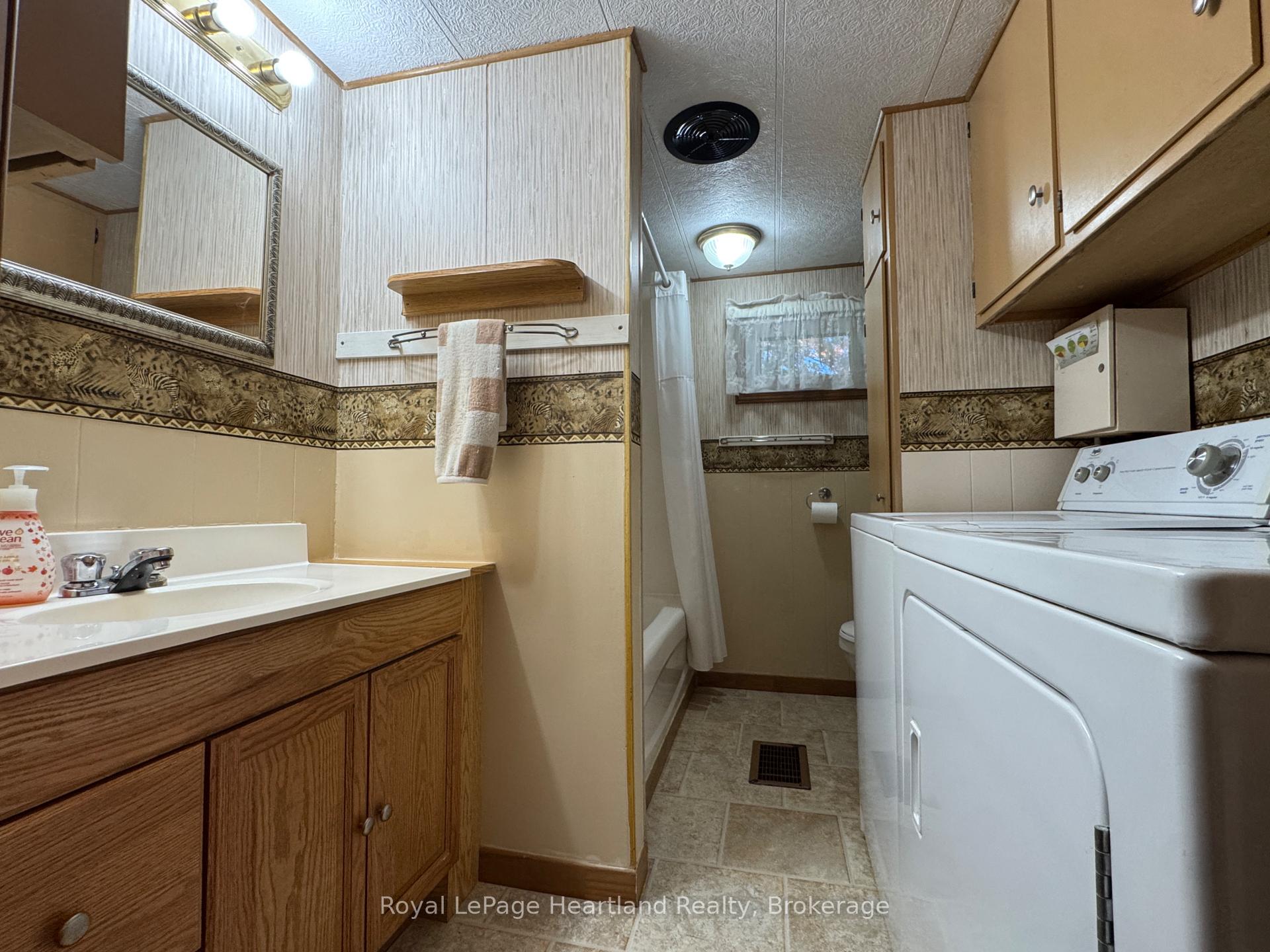Photo 16 of 62 Clyde Street, Morris Turnberry, Bluevale — HOMEH