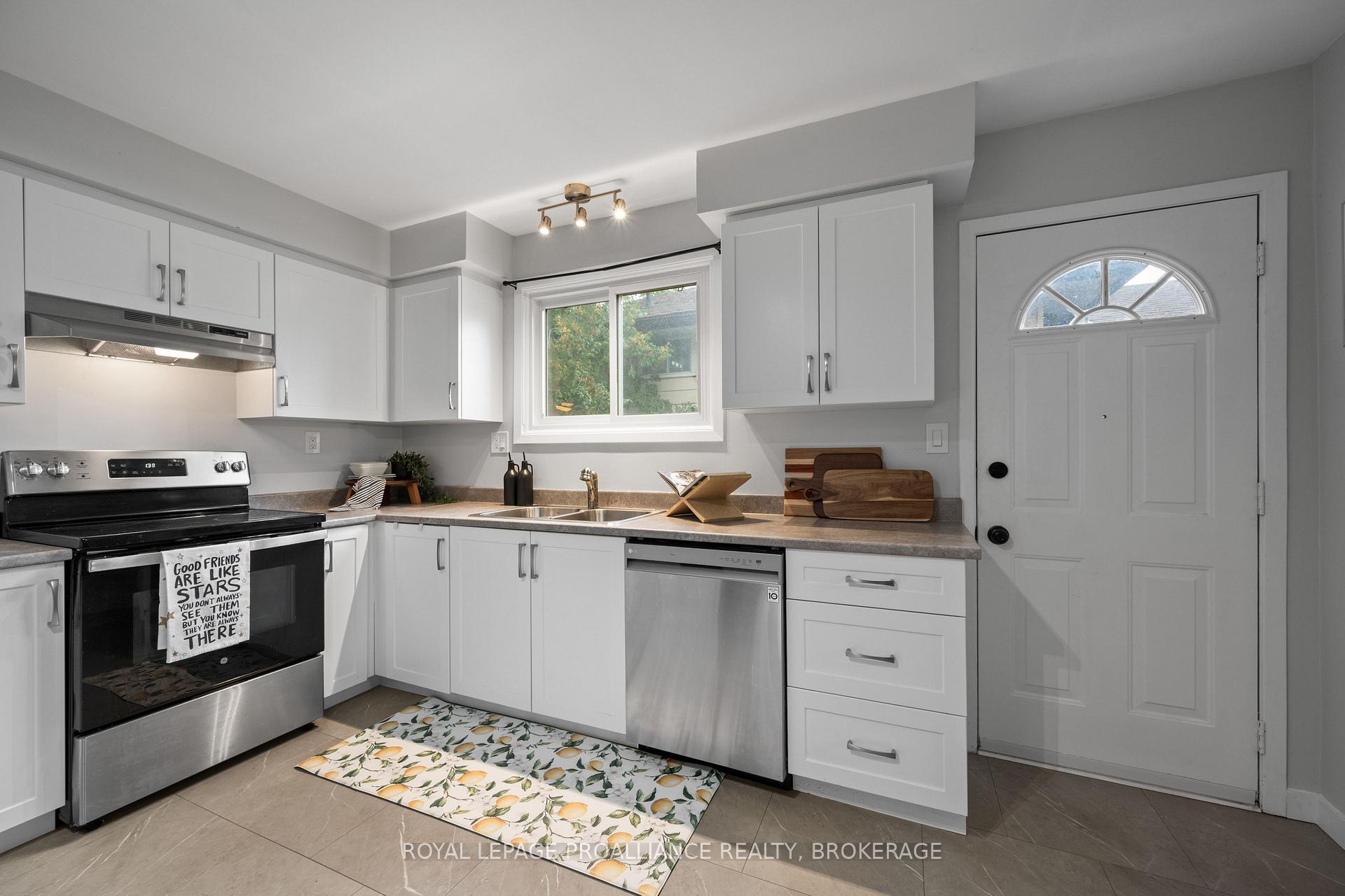 Photo 11 of 78 Guthrie Drive, Kingston, Rideau — HOMEH