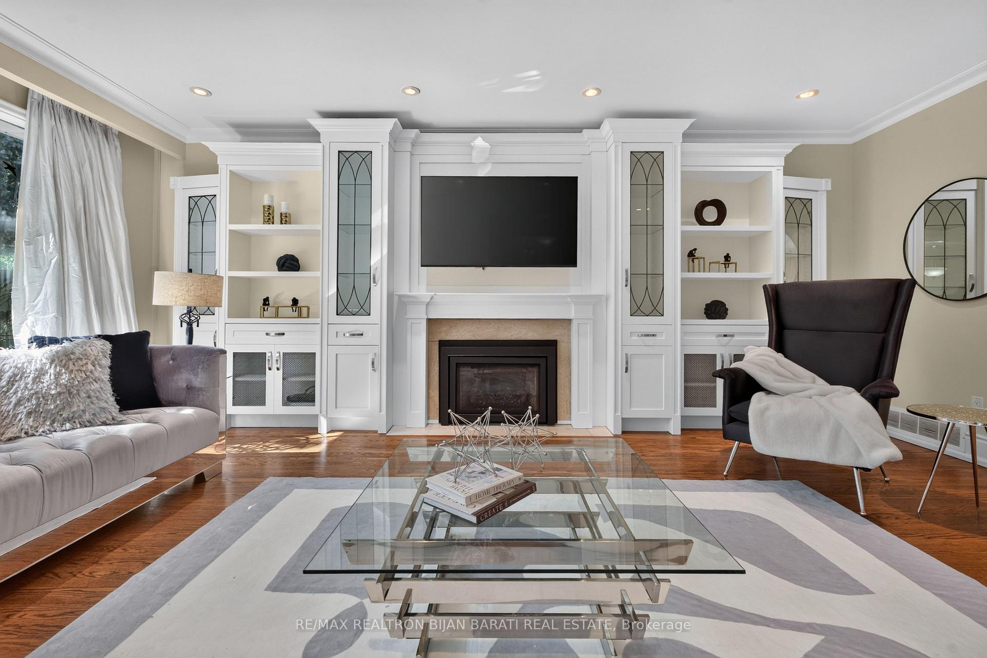 Photo 5 of 22 Brucedale Crescent, North York, Bayview Village — HOMEH