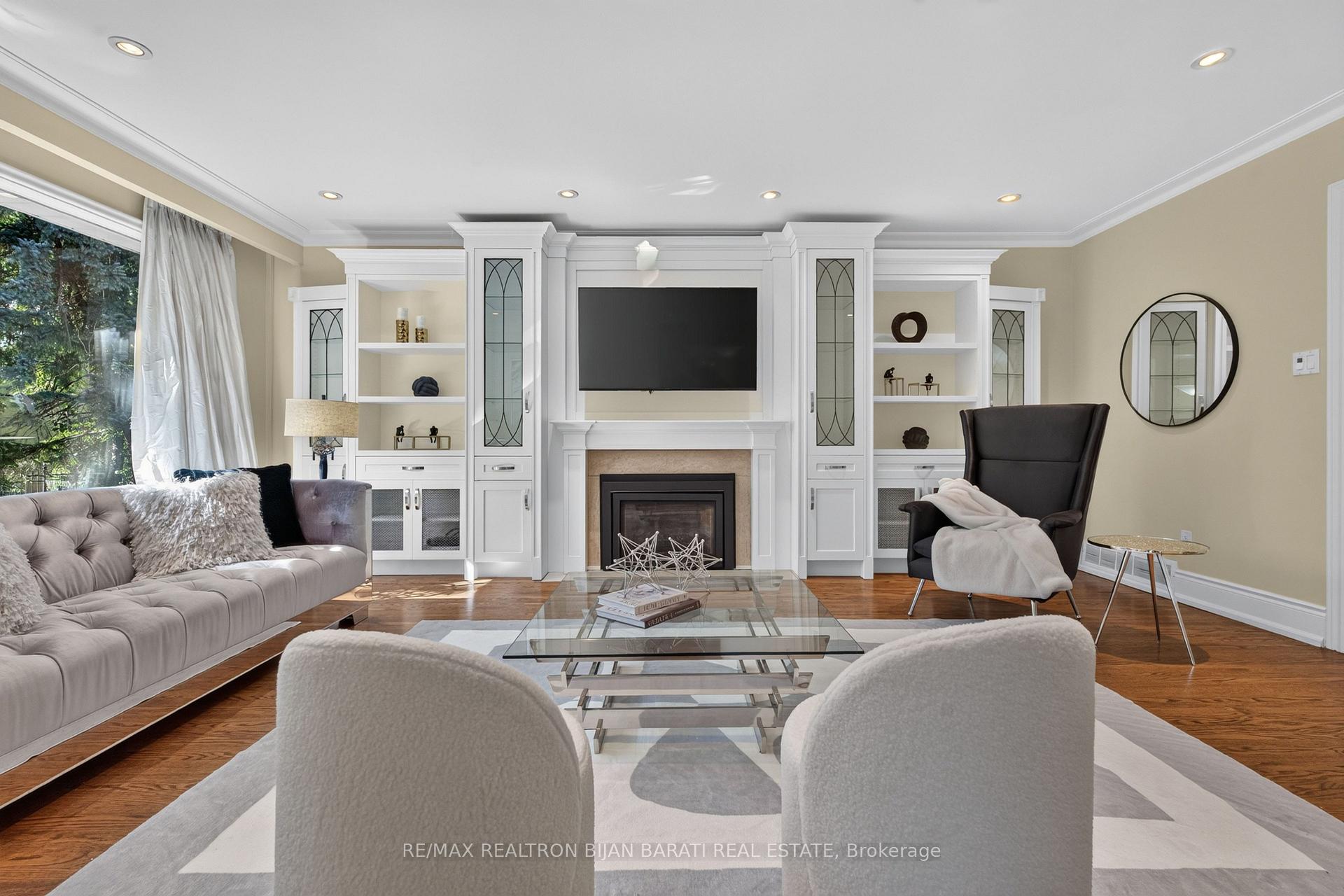 Photo 8 of 22 Brucedale Crescent, North York, Bayview Village — HOMEH