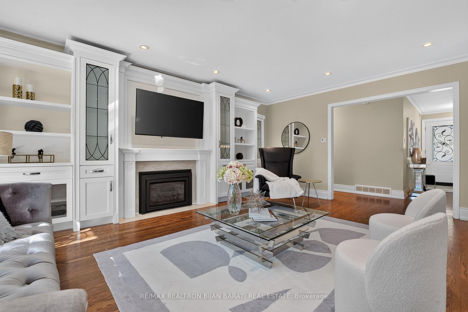 Photo 9 of 22 Brucedale Crescent, North York, Bayview Village — HOMEH