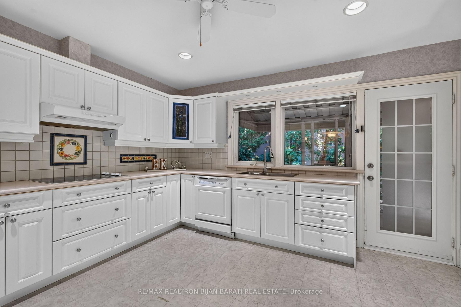 Photo 19 of 22 Brucedale Crescent, North York, Bayview Village — HOMEH