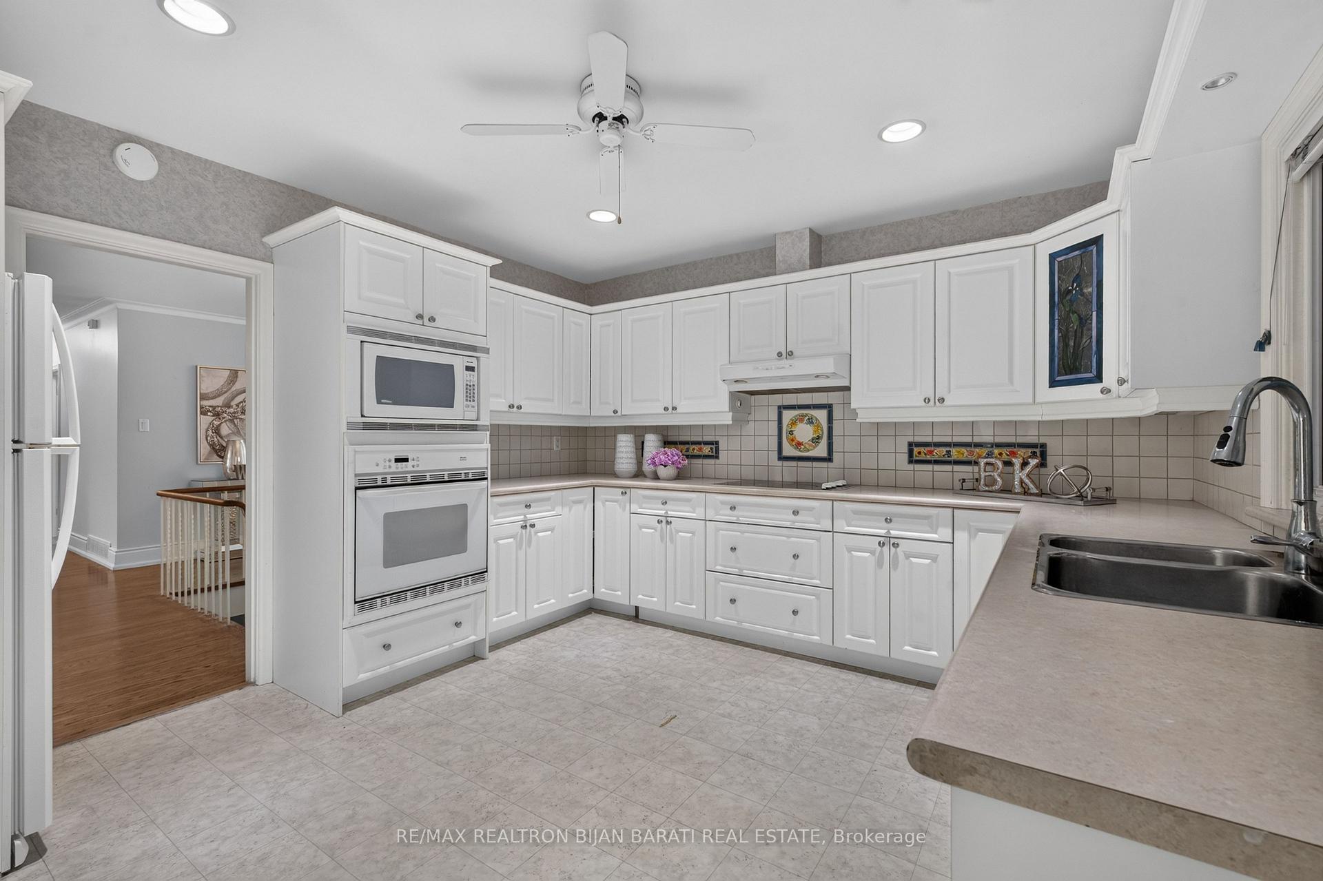 Photo 20 of 22 Brucedale Crescent, North York, Bayview Village — HOMEH