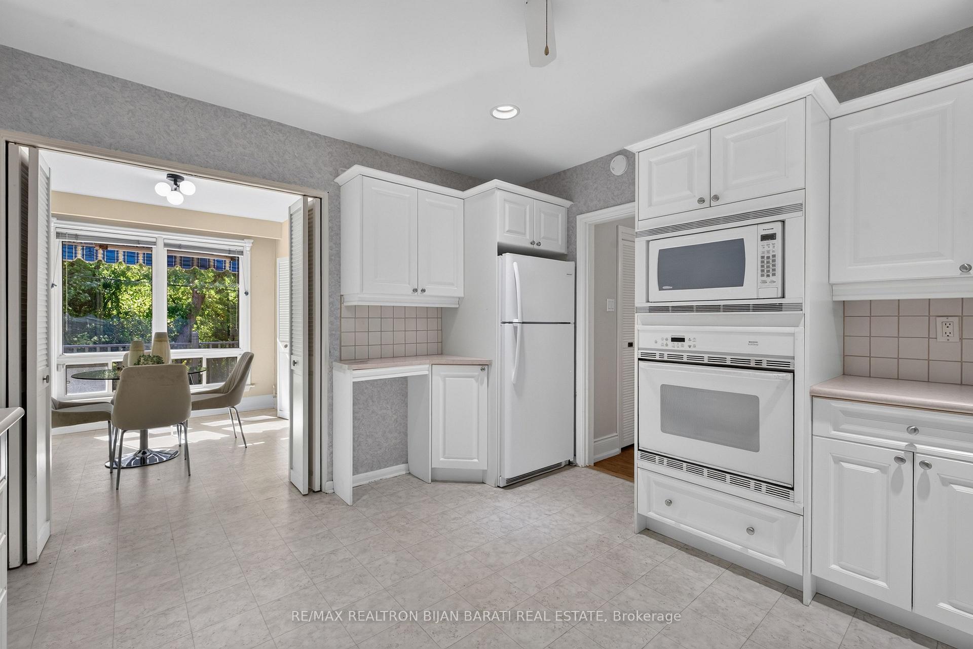 Photo 21 of 22 Brucedale Crescent, North York, Bayview Village — HOMEH