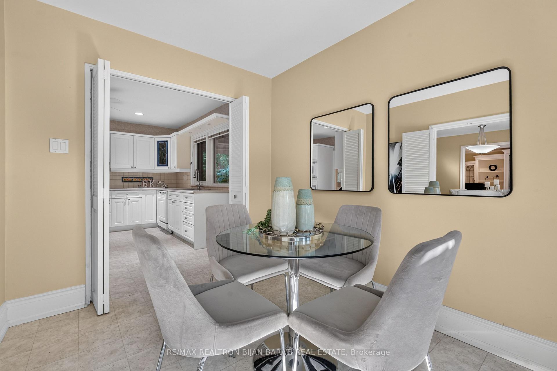 Photo 23 of 22 Brucedale Crescent, North York, Bayview Village — HOMEH