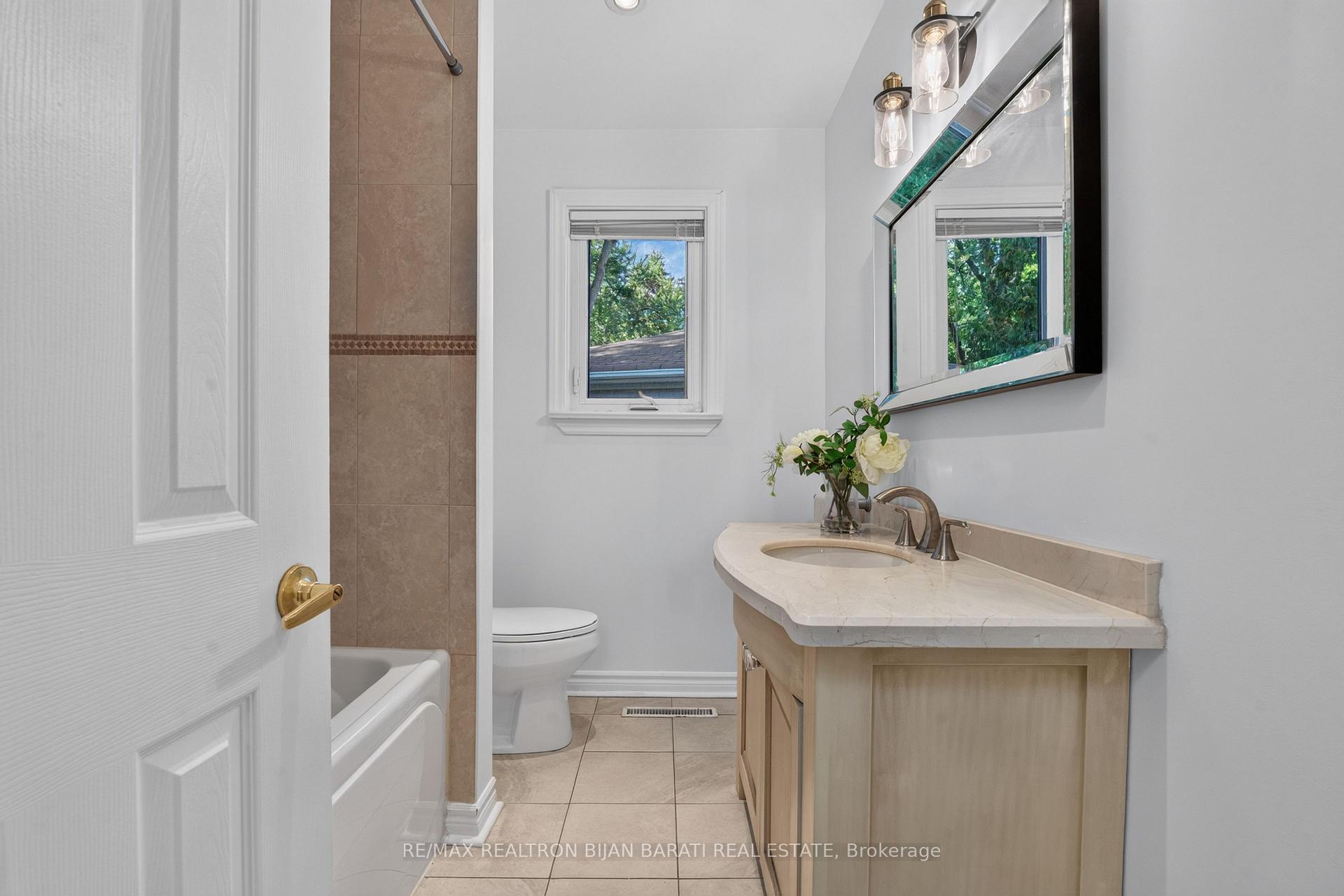 Photo 26 of 22 Brucedale Crescent, North York, Bayview Village — HOMEH