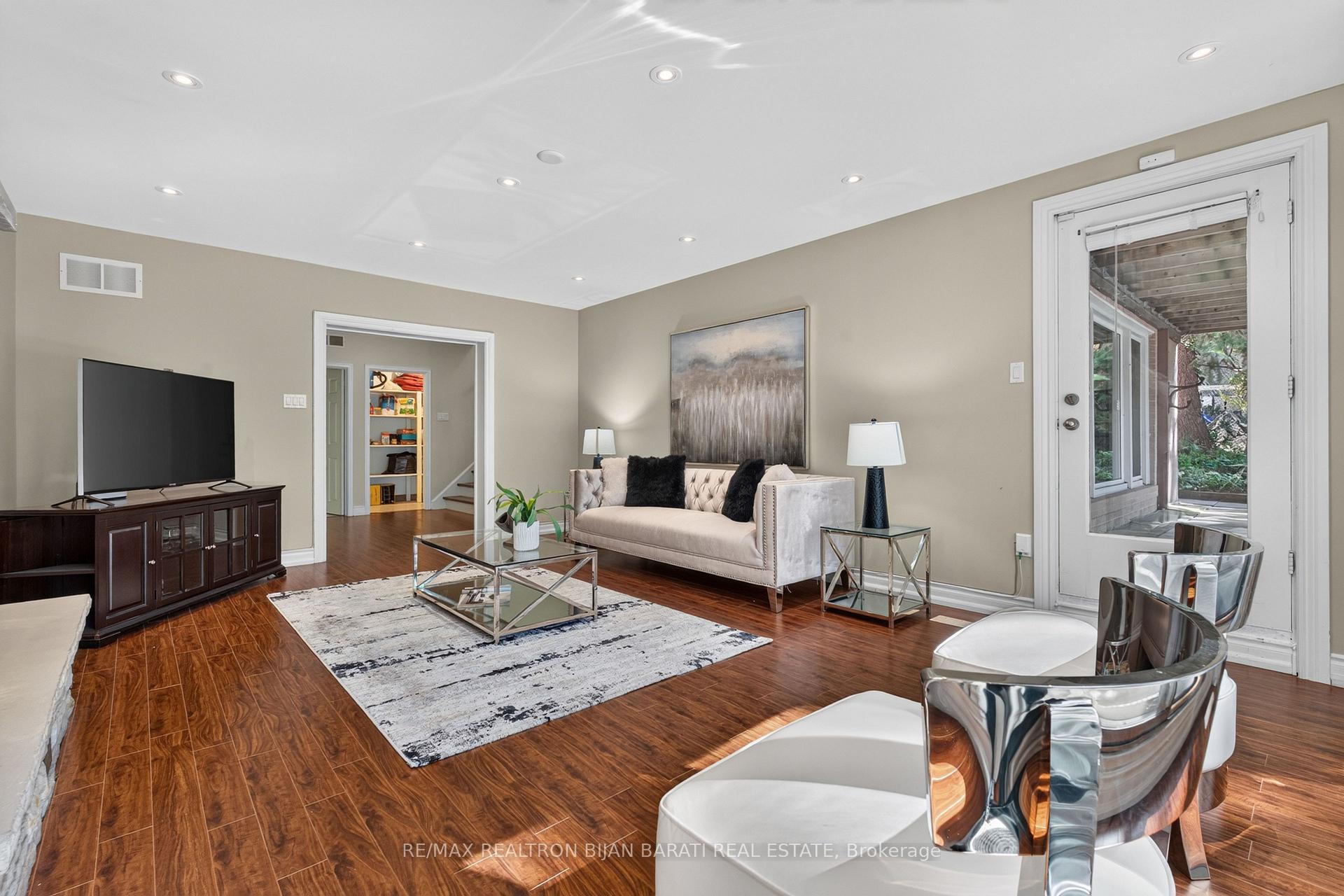 Photo 30 of 22 Brucedale Crescent, North York, Bayview Village — HOMEH