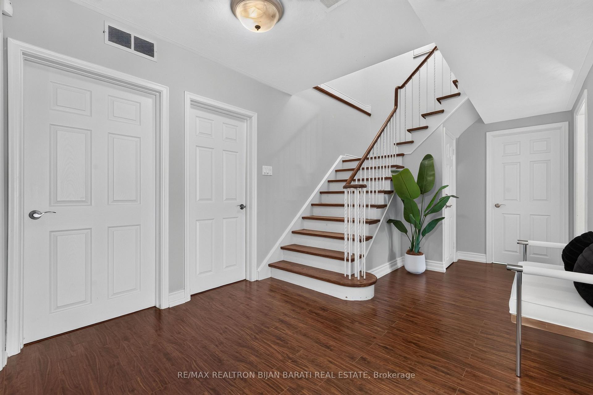 Photo 32 of 22 Brucedale Crescent, North York, Bayview Village — HOMEH