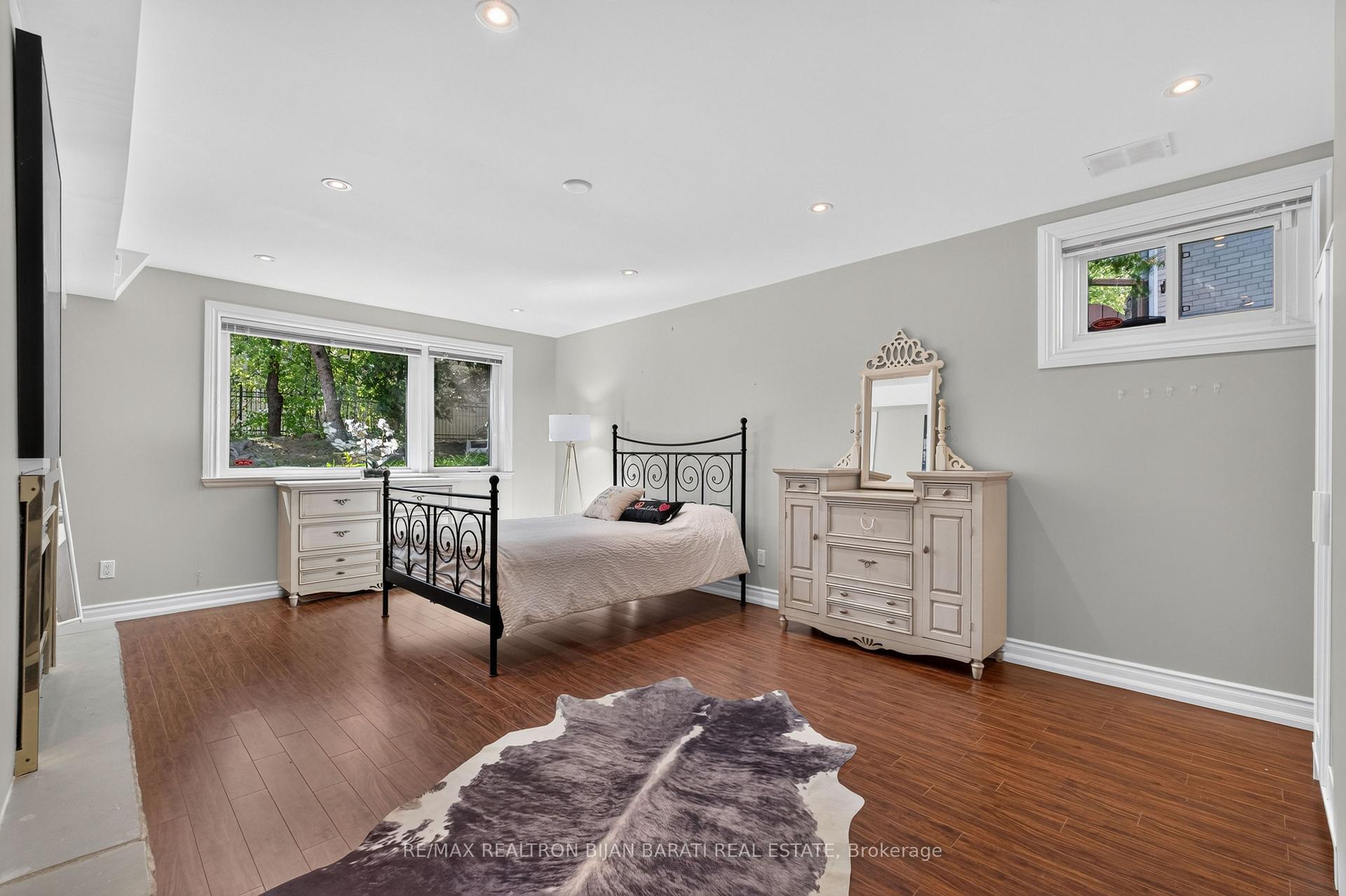 Photo 33 of 22 Brucedale Crescent, North York, Bayview Village — HOMEH