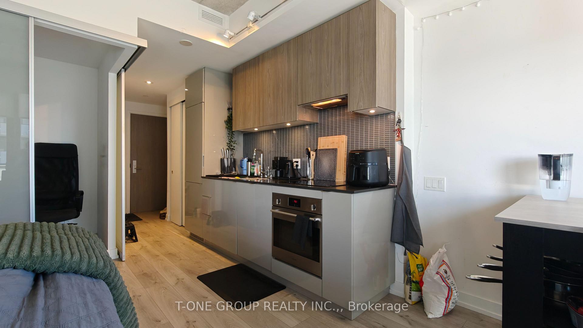 Photo 8 of Unit 2605, 161 Roehampton Avenue, Toronto, Mount Pleasant West — HOMEH