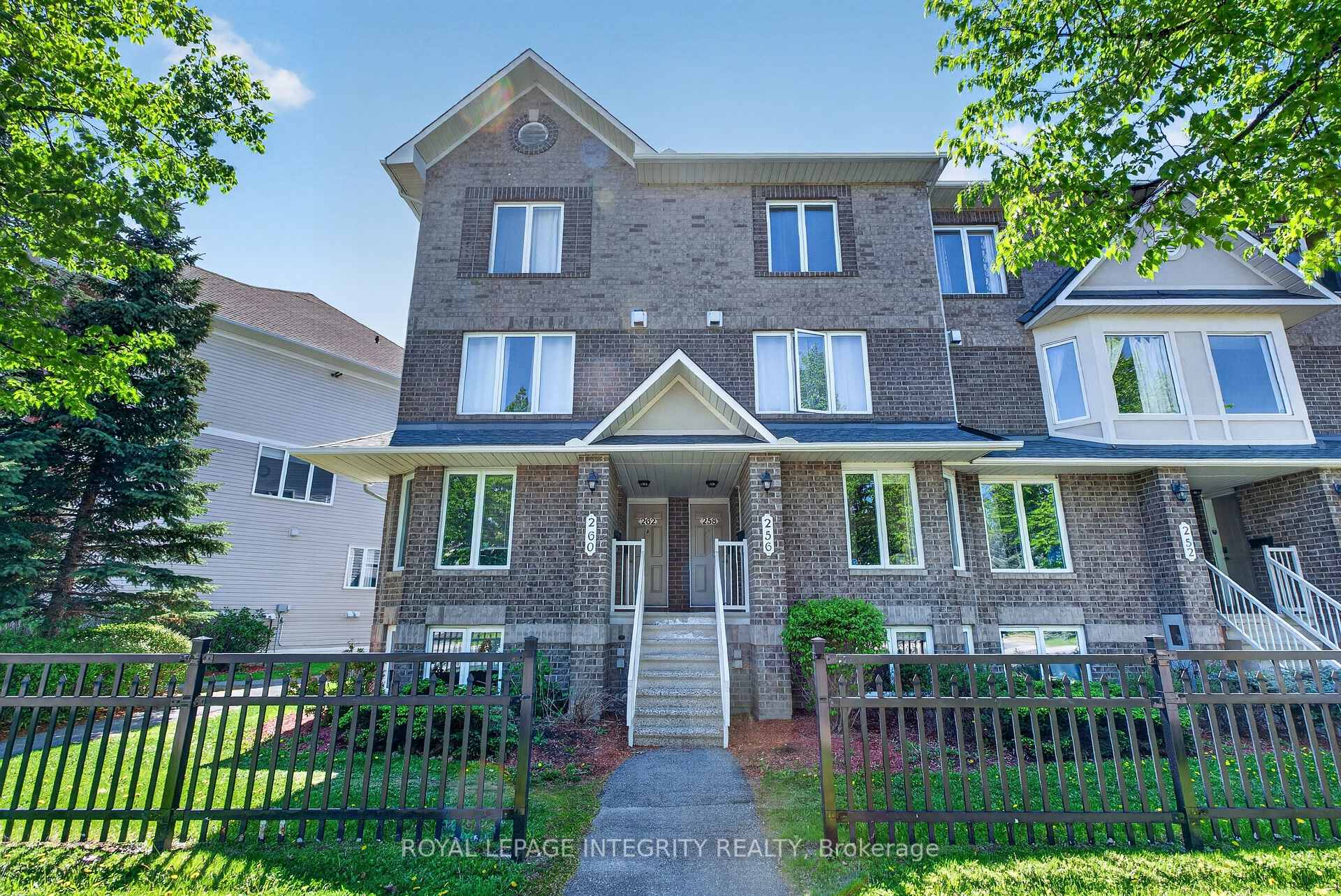 Photo 2 of 256 Cresthaven Drive, Ottawa, Barrhaven East — HOMEH