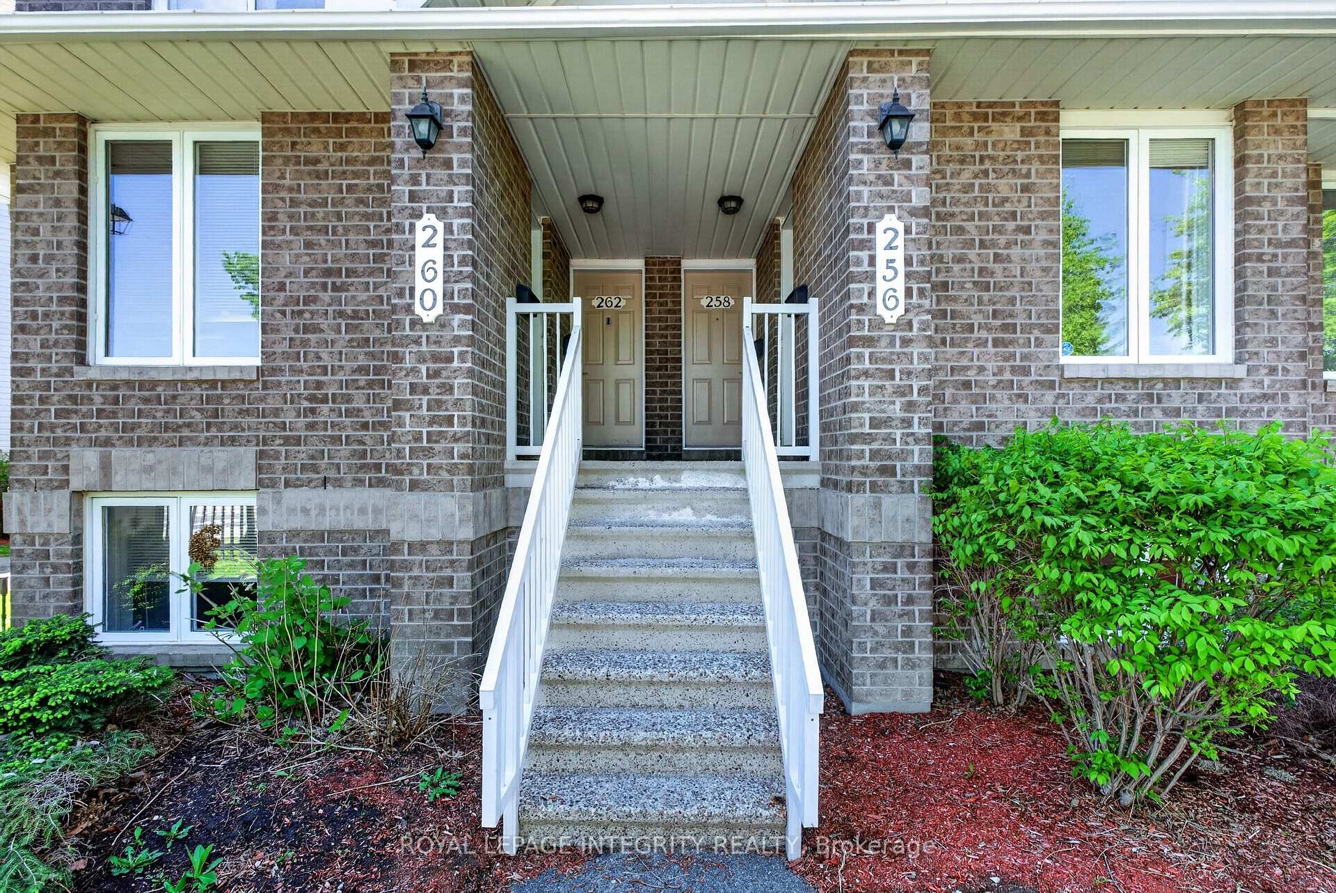 Photo 3 of 256 Cresthaven Drive, Ottawa, Barrhaven East — HOMEH