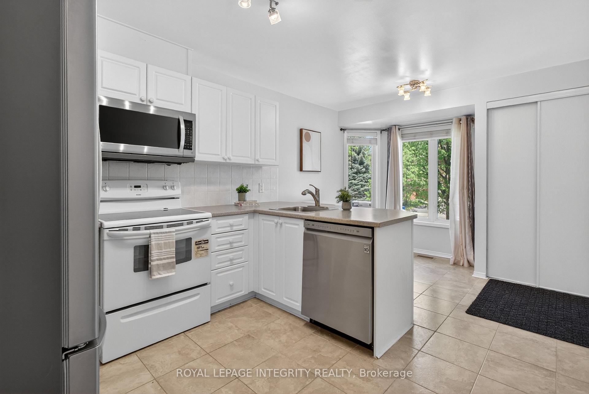 Photo 5 of 256 Cresthaven Drive, Ottawa, Barrhaven East — HOMEH