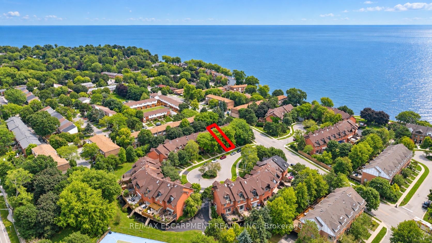 Photo 4 of 45 Tradewind Drive, Oakville, Bronte — HOMEH