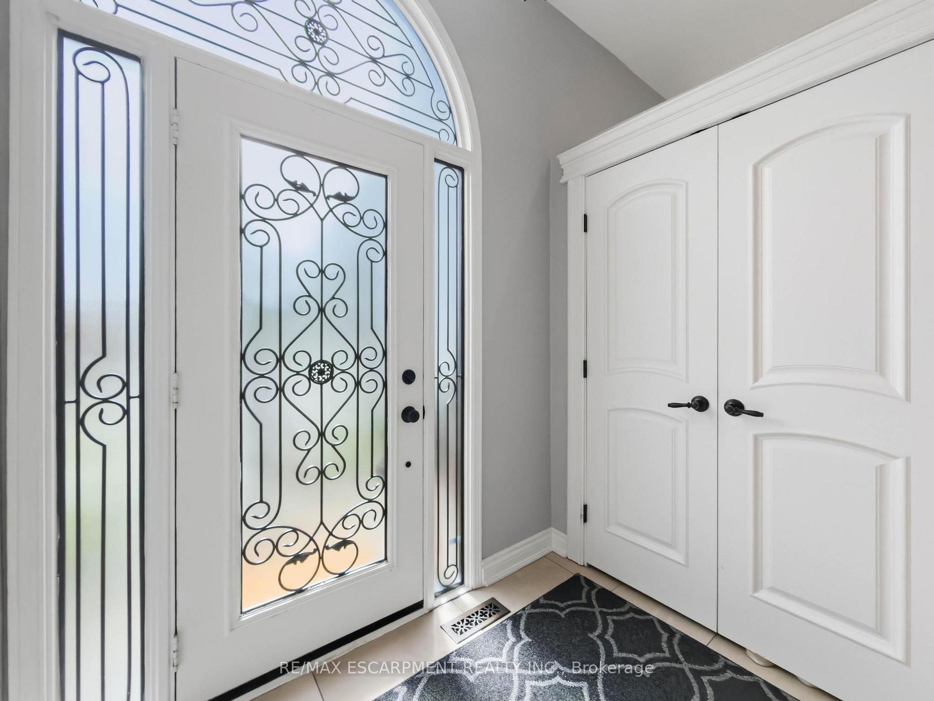 Photo 6 of 45 Tradewind Drive, Oakville, Bronte — HOMEH