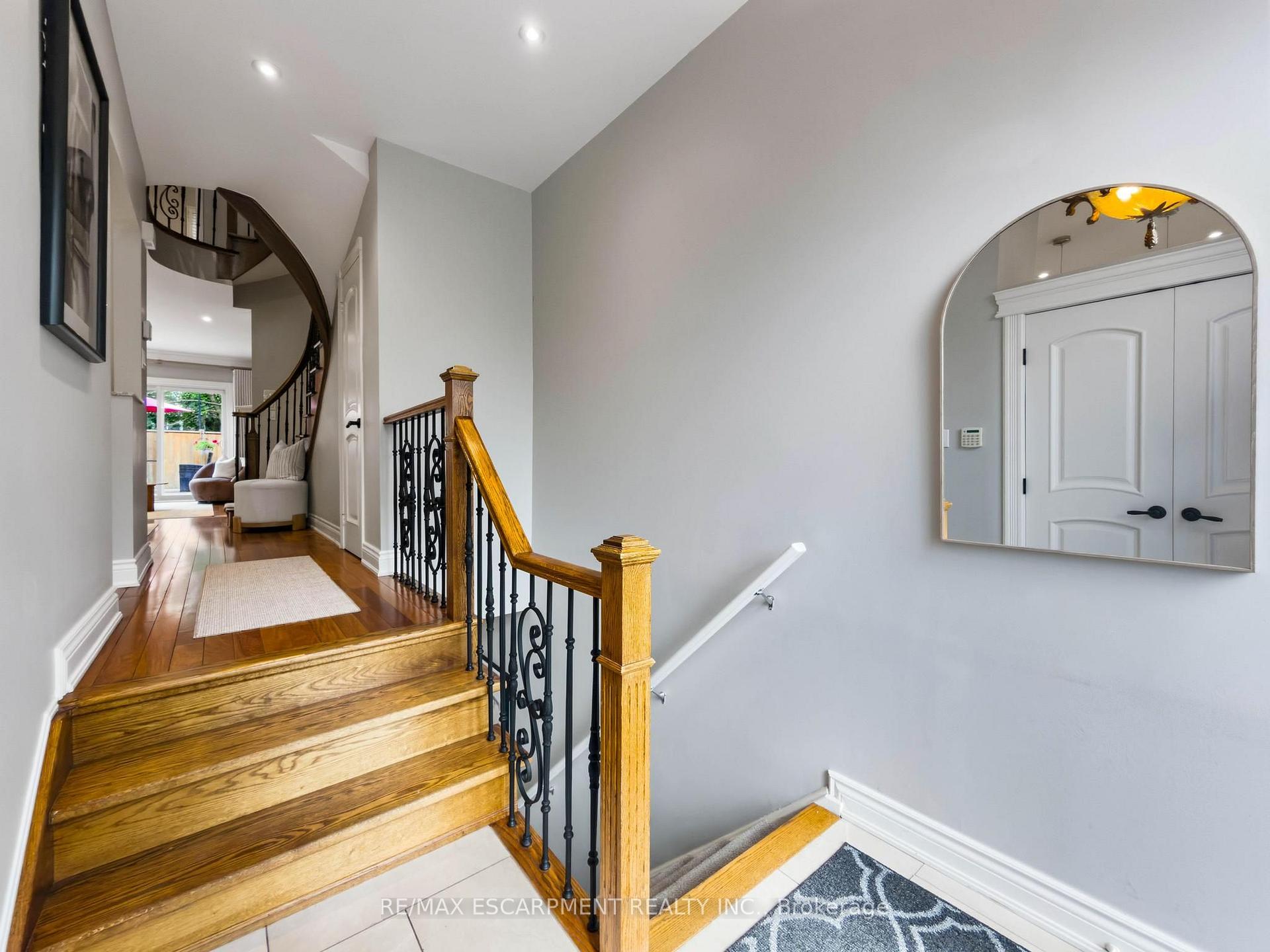 Photo 7 of 45 Tradewind Drive, Oakville, Bronte — HOMEH
