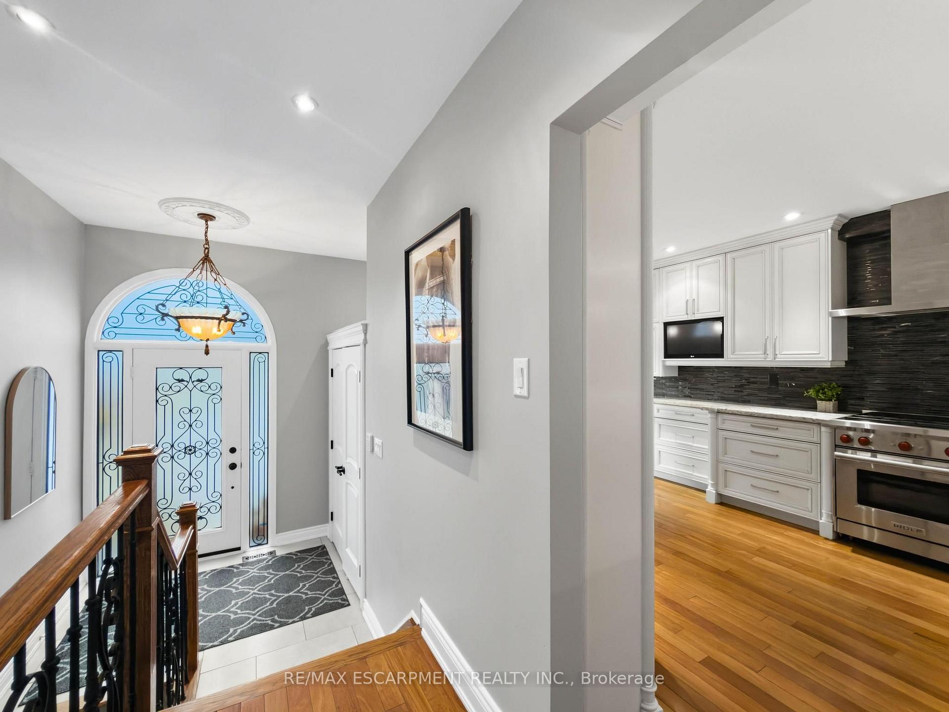 Photo 8 of 45 Tradewind Drive, Oakville, Bronte — HOMEH