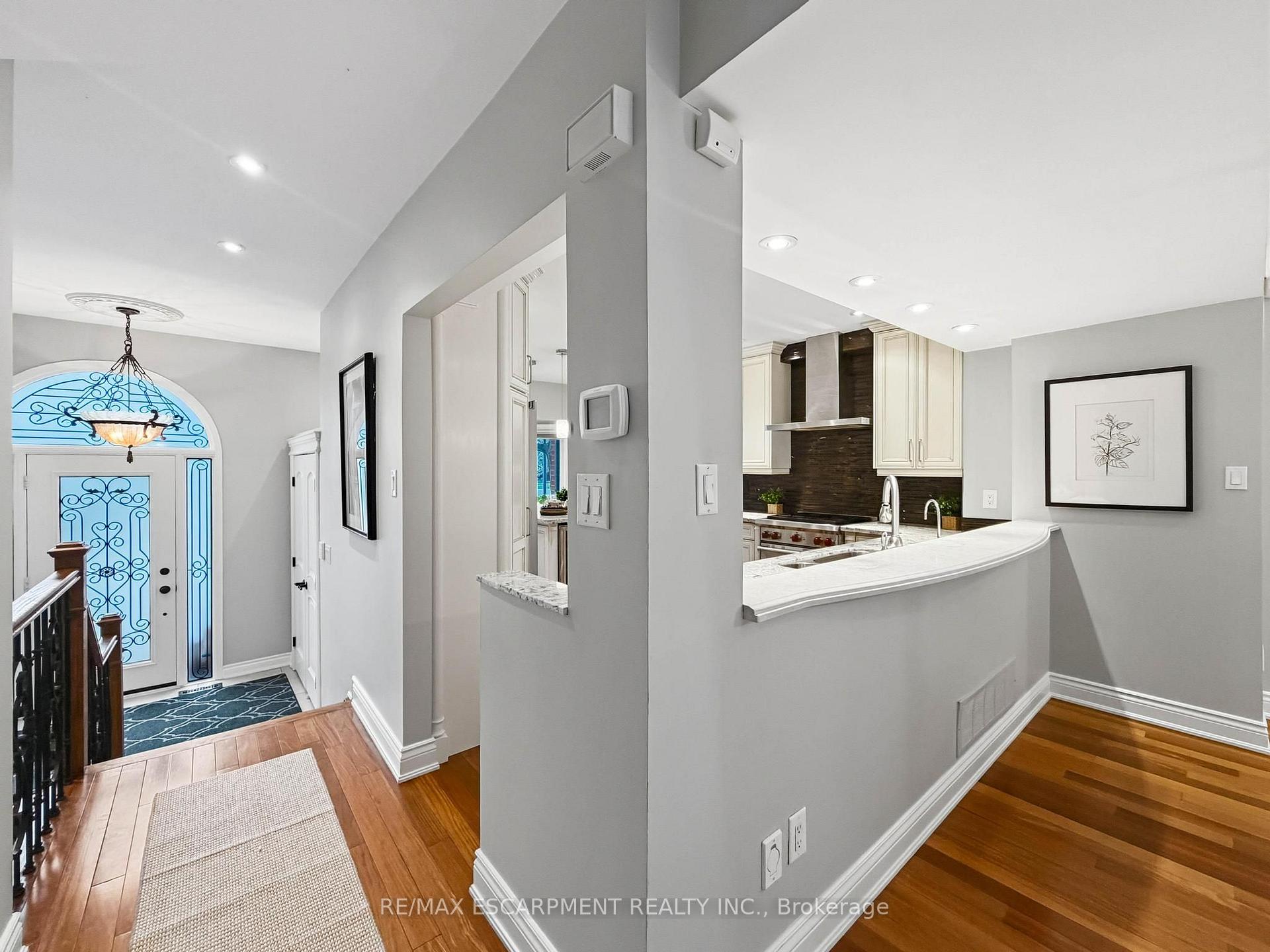 Photo 10 of 45 Tradewind Drive, Oakville, Bronte — HOMEH