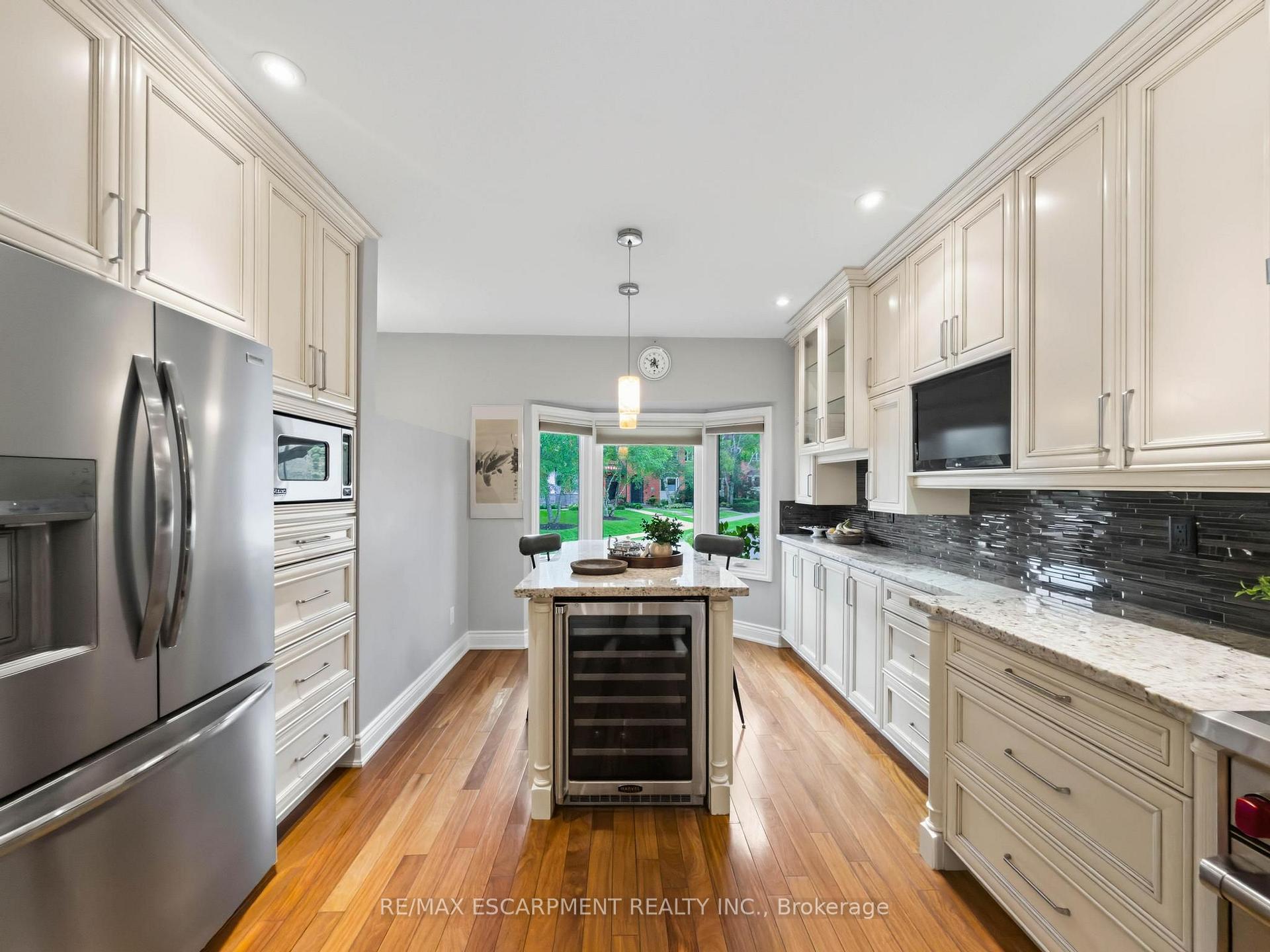 Photo 9 of 45 Tradewind Drive, Oakville, Bronte — HOMEH