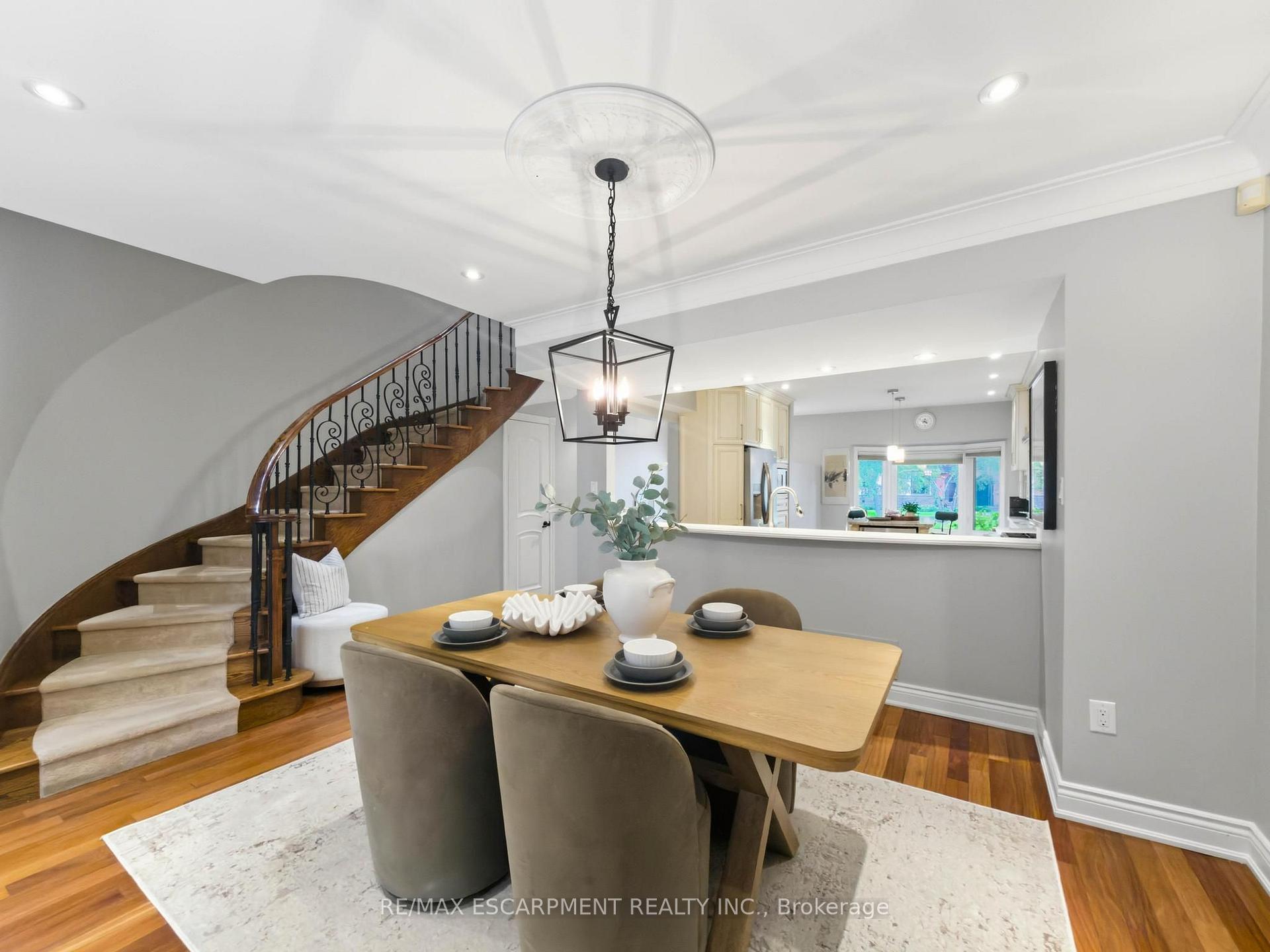 Photo 17 of 45 Tradewind Drive, Oakville, Bronte — HOMEH