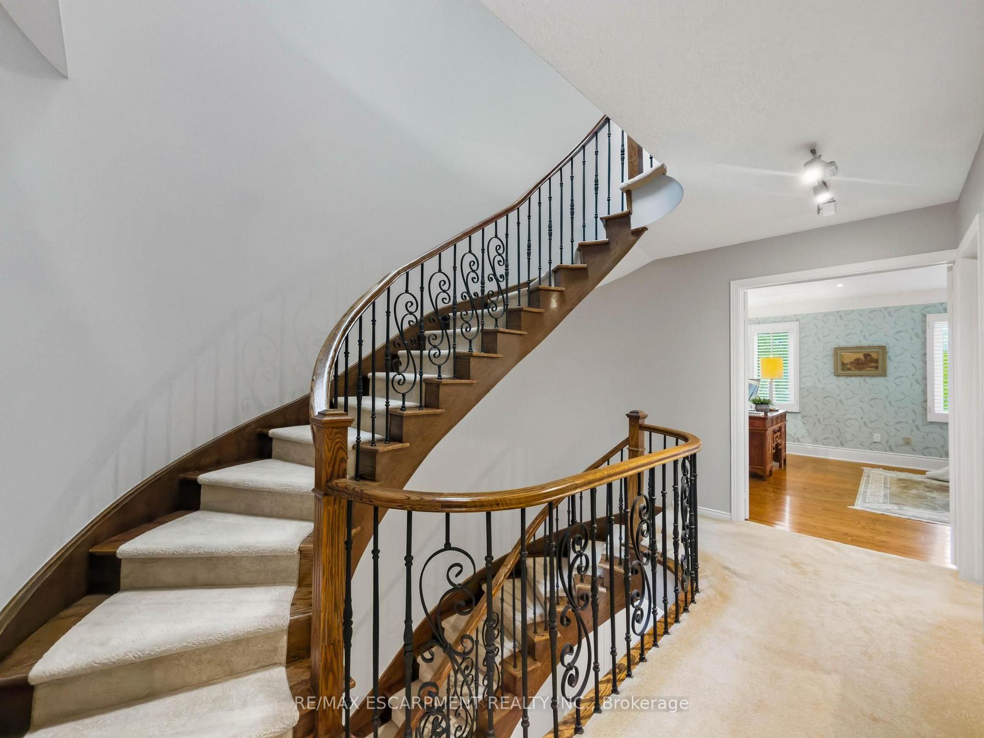 Photo 23 of 45 Tradewind Drive, Oakville, Bronte — HOMEH